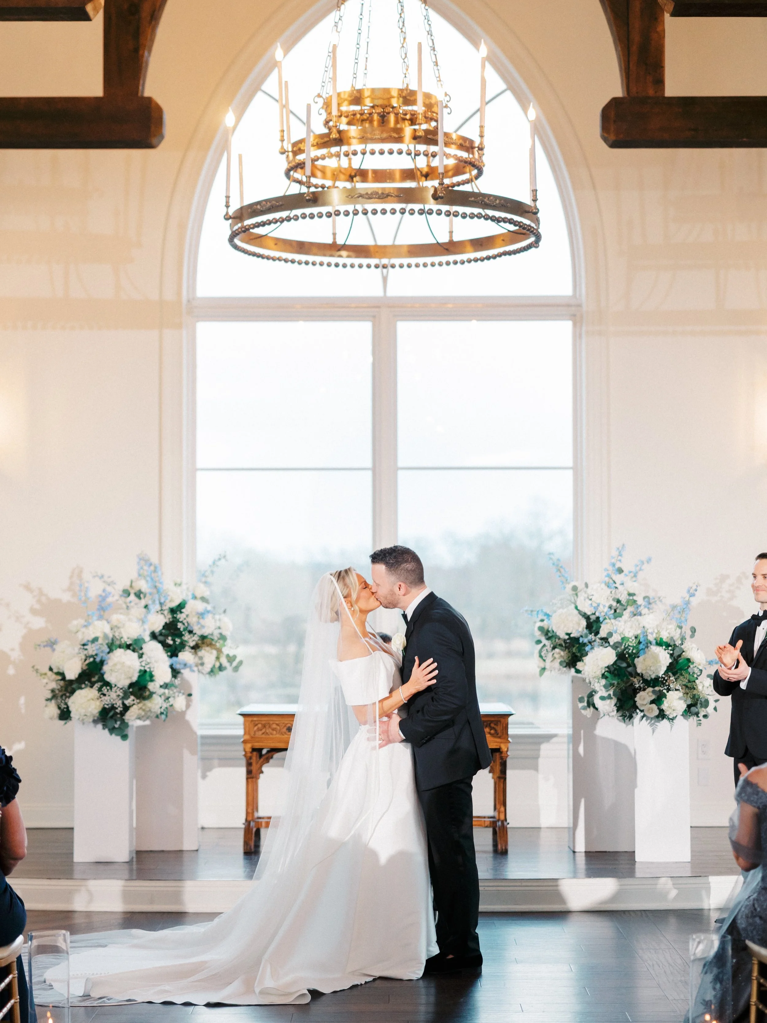 Elizabeth &amp; Craig

at the beautiful @theparksavoy 
captured by the talented @jillsahner 

#florist #flowers #weddingflowers #weddinginspiration #weddingflorist