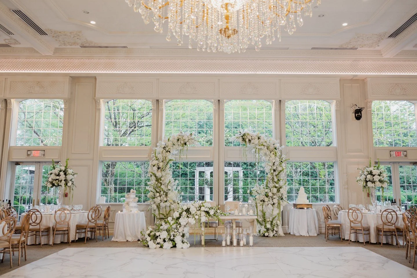Ballroom beauty⁠
⁠
@peachphotographynj⁠
@florentinegardensnj⁠
⁠
#wedding #weddinginspiration #weddingflowers #florist #floraldesigner ⁠