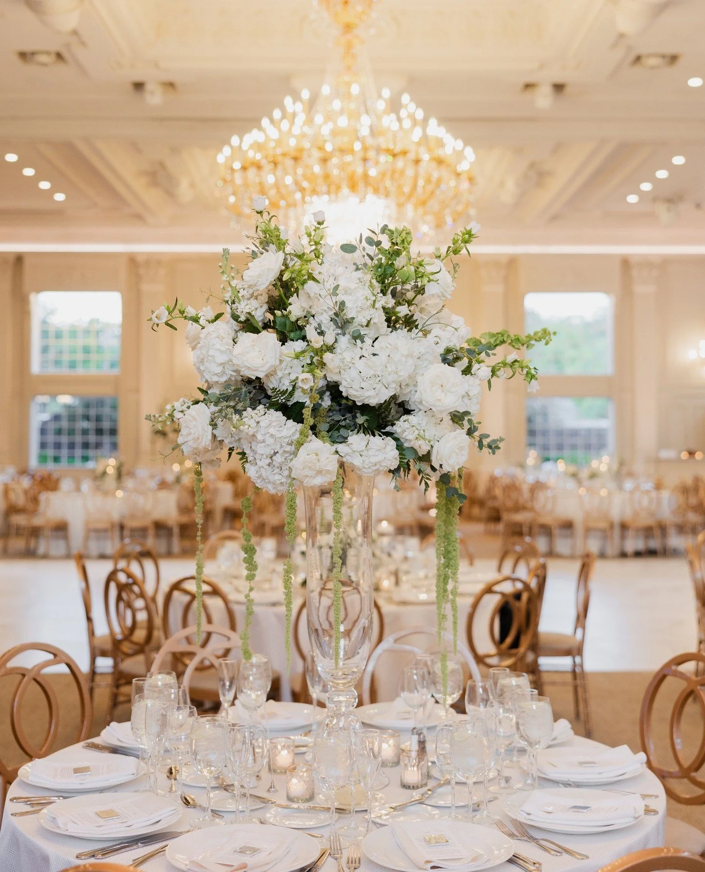 The prettiest places to gather⁠
⁠
@peachphotographynj⁠
@florentinegardensnj⁠
⁠
#wedding #weddinginspiration #weddingflowers #florist #floraldesigner ⁠