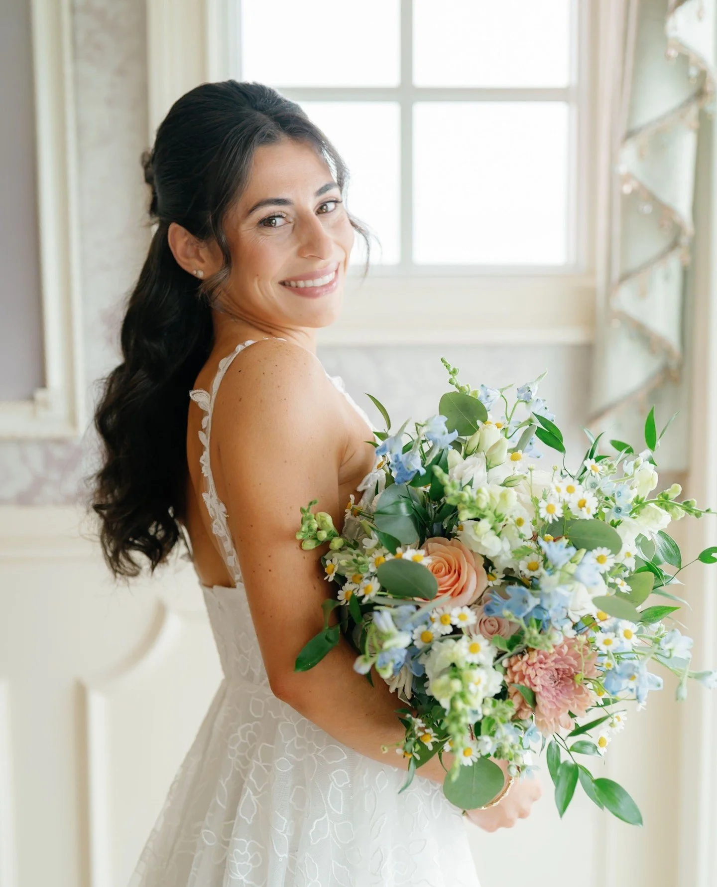 ⁠Our beautiful girl, Julia⁠
⁠
@magdalenastudios⁠
@mallardislandestate⁠
⁠
#flowers #weddingflowers #weddinginspiration #florist #wedding