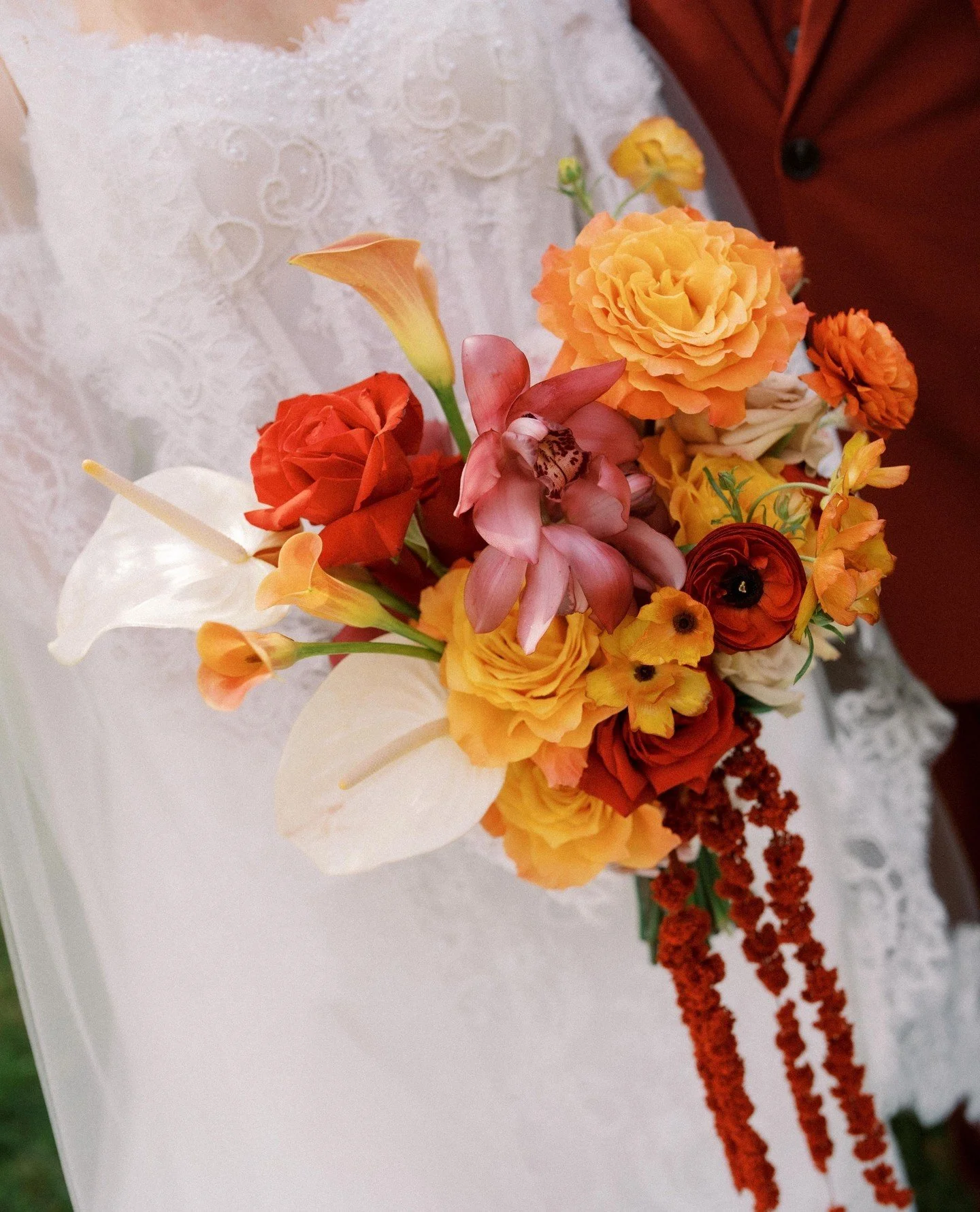 Forever swooning over this BEAUTY for Nadia⁠ ⁠
⁠
@ellestudios⁠
@bearbrookvalley⁠
⁠
#wedding #weddinginspiration #weddingflowers #flowers #florist