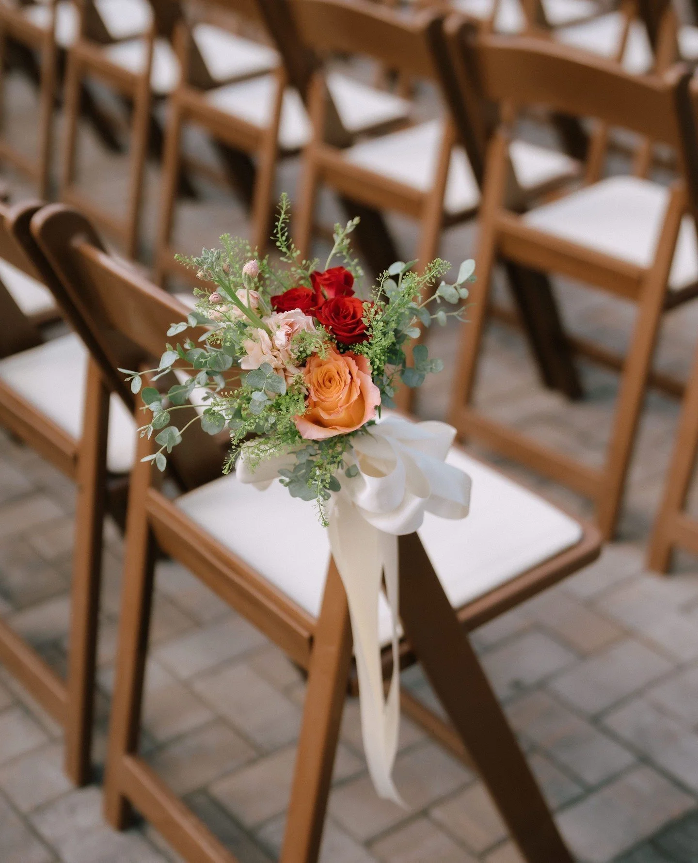 The pretty details ⁠
⁠
@ellestudios⁠
@bearbrookvalley⁠
⁠
#wedding #weddinginspiration #weddingflowers #flowers #florist
