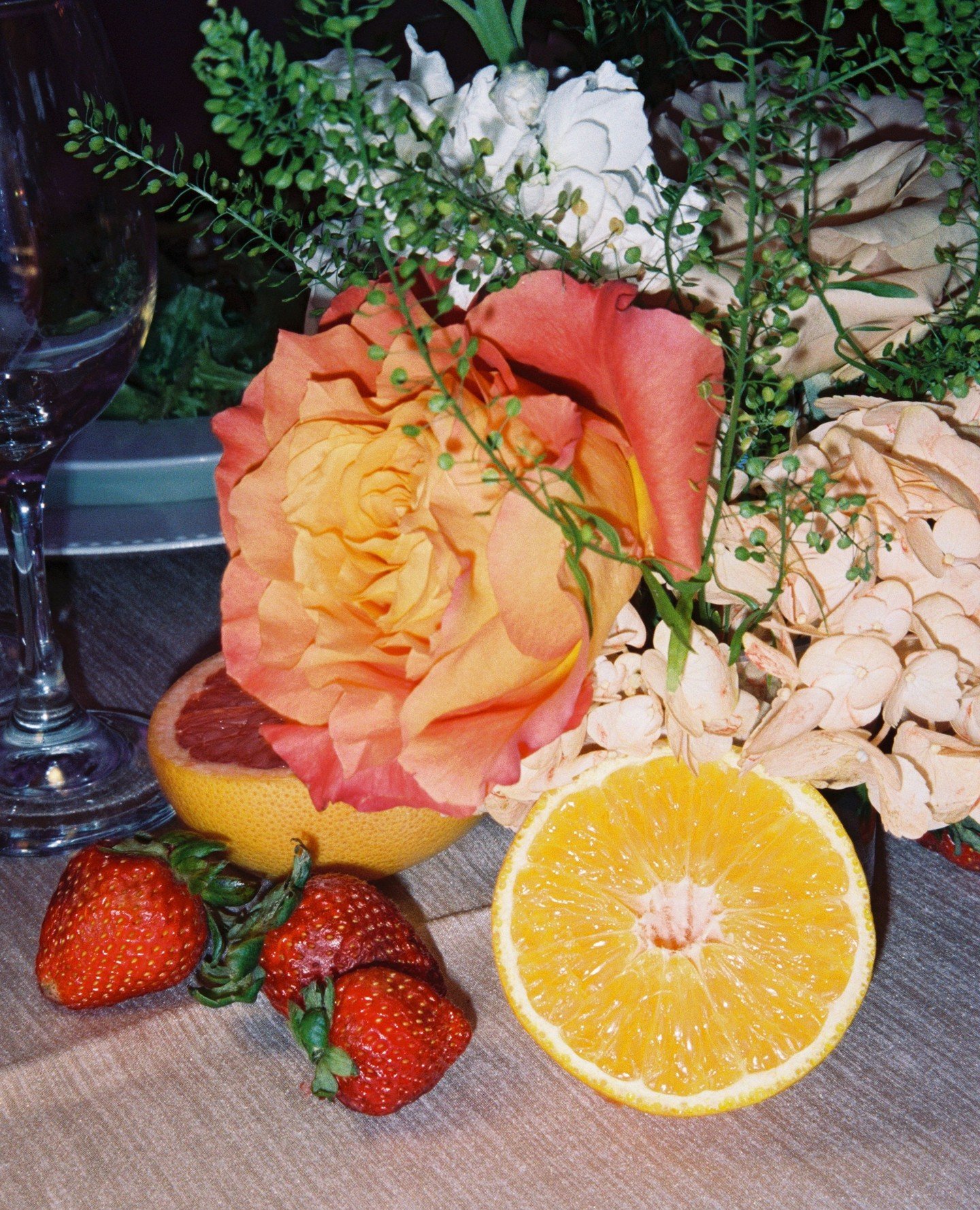 N+M⁠
⁠
@ellestudios⁠
@bearbrookvalley⁠
⁠
#wedding #weddinginspiration #weddingflowers #flowers #florist