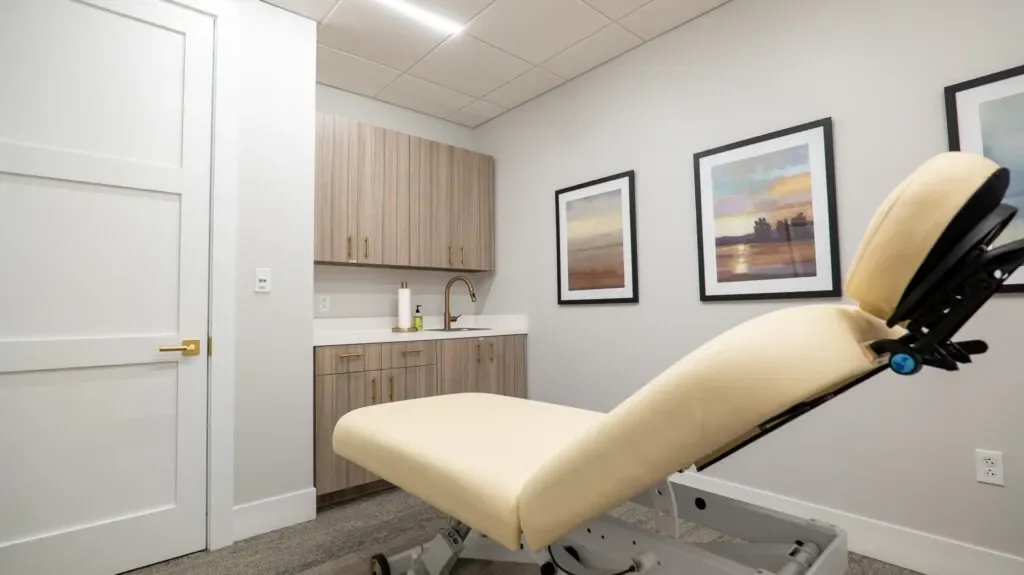 KHOspace clinical treatment room used by Artist MD in Boca Raton