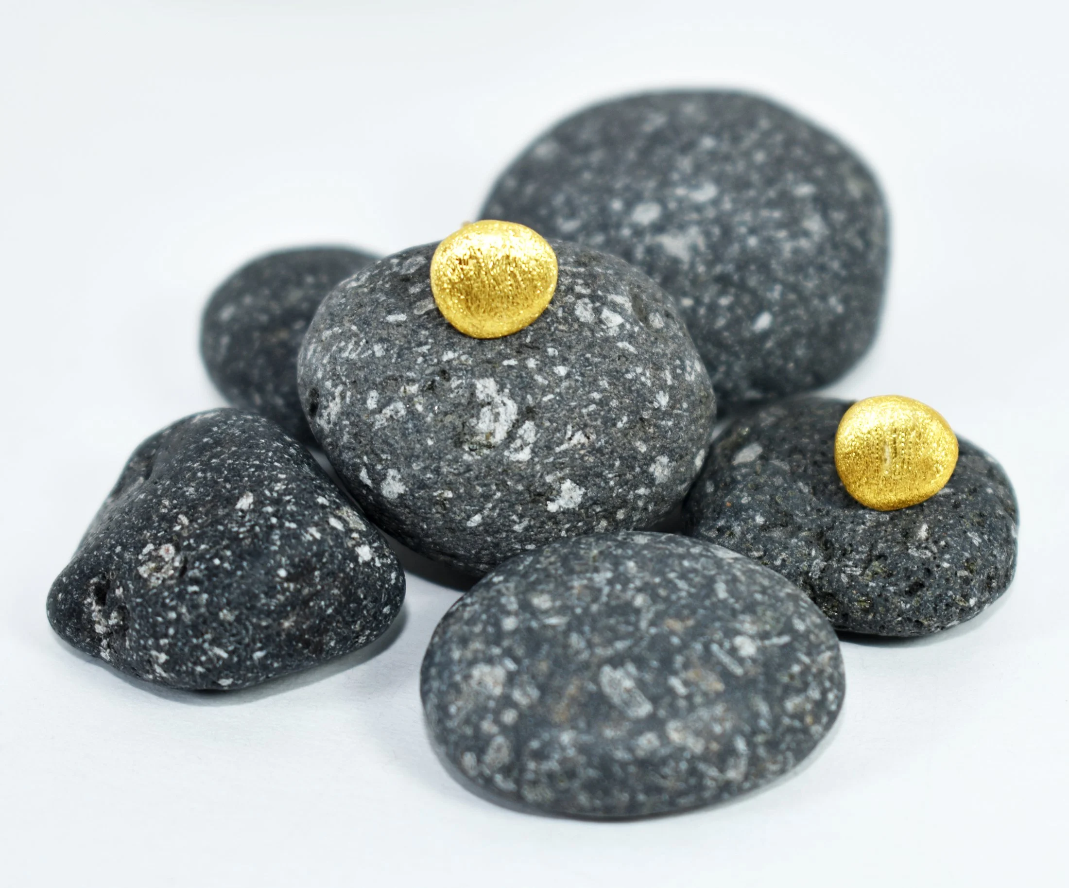 circle stud gold - DSC_0886.jpg