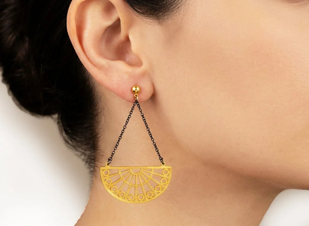 Place_on_ear_without_face_202604301330b.jpg