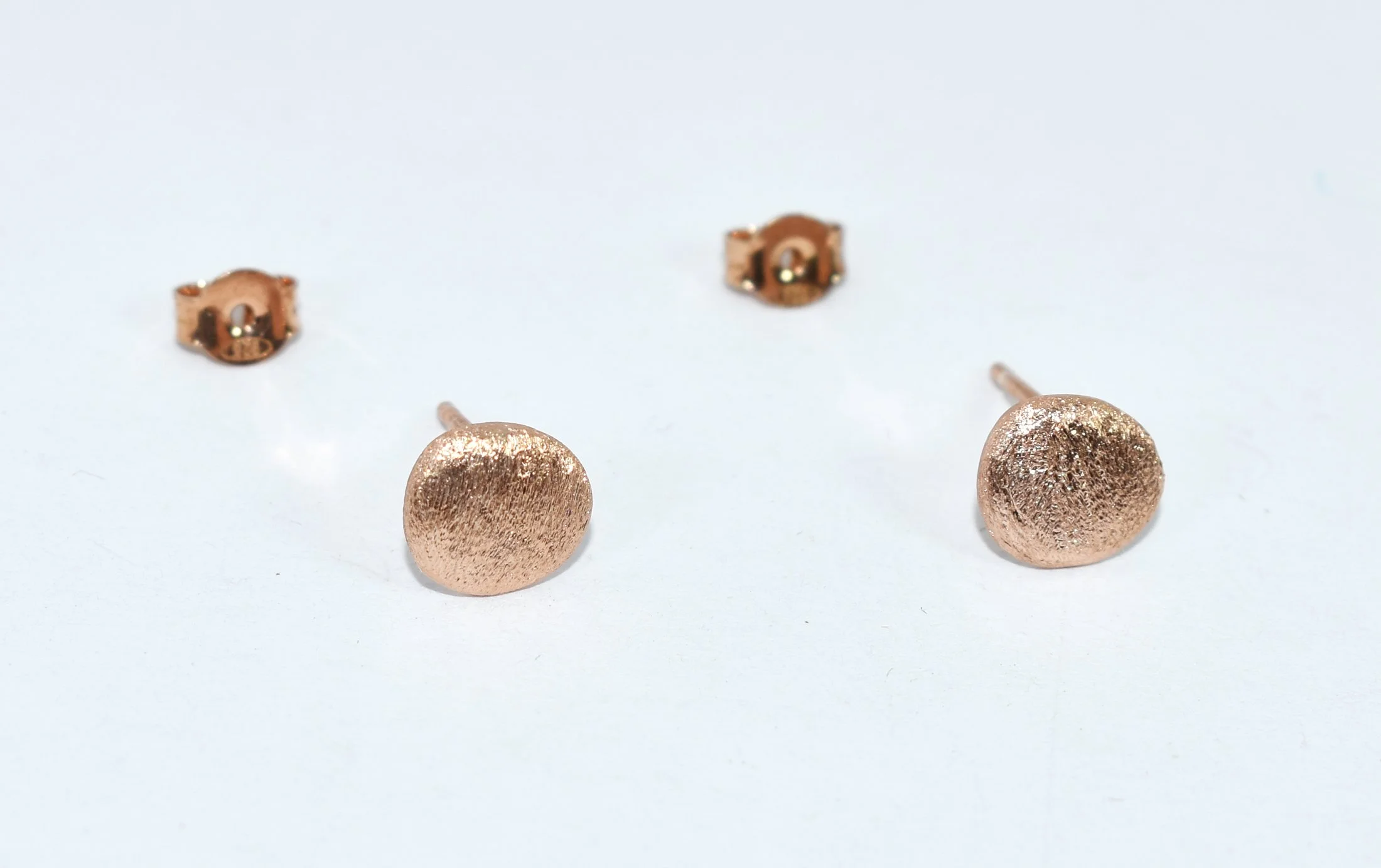 circle stud rose gold - DSC_0900.jpg