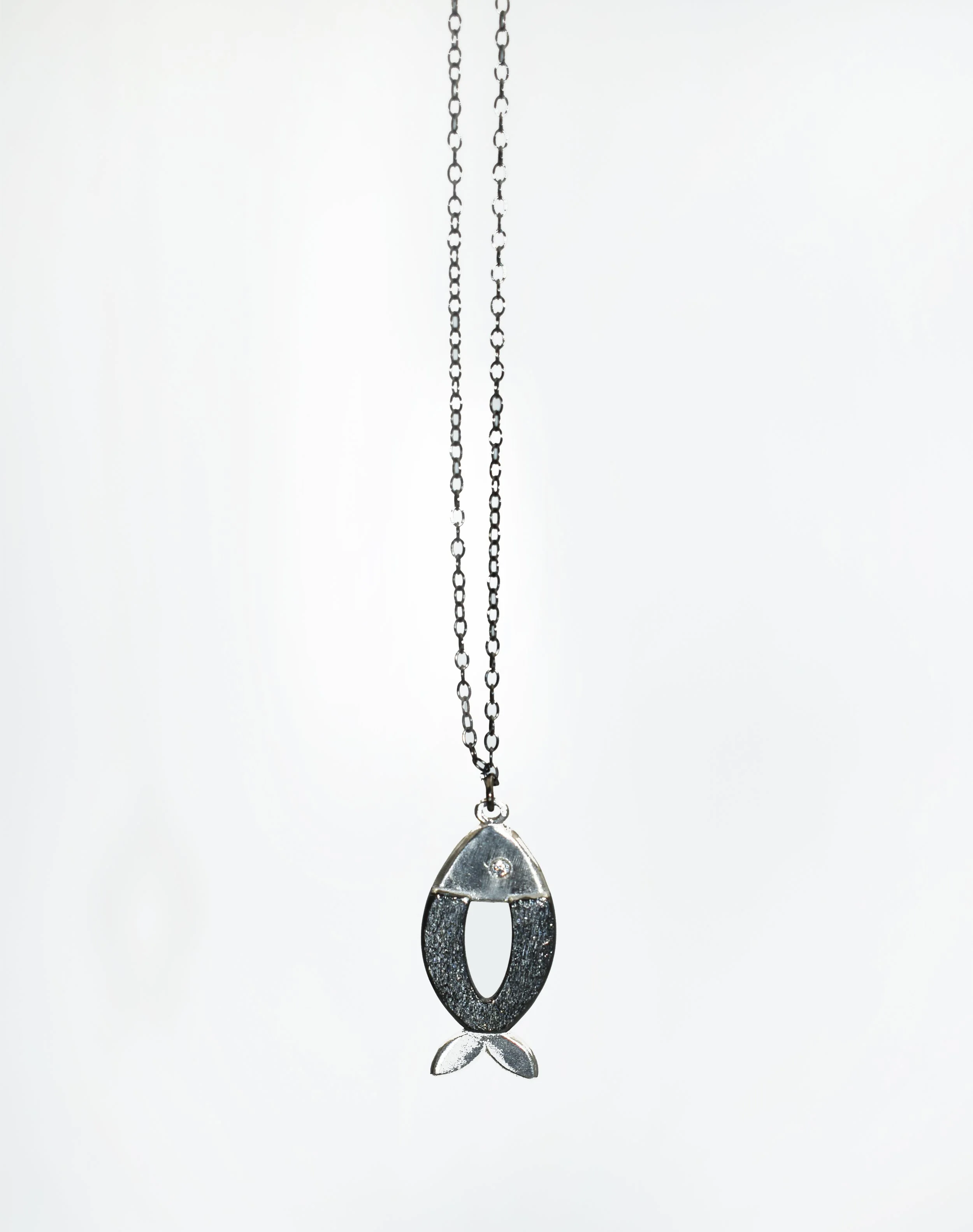 platinum fish-black chainDSC_4370.jpg