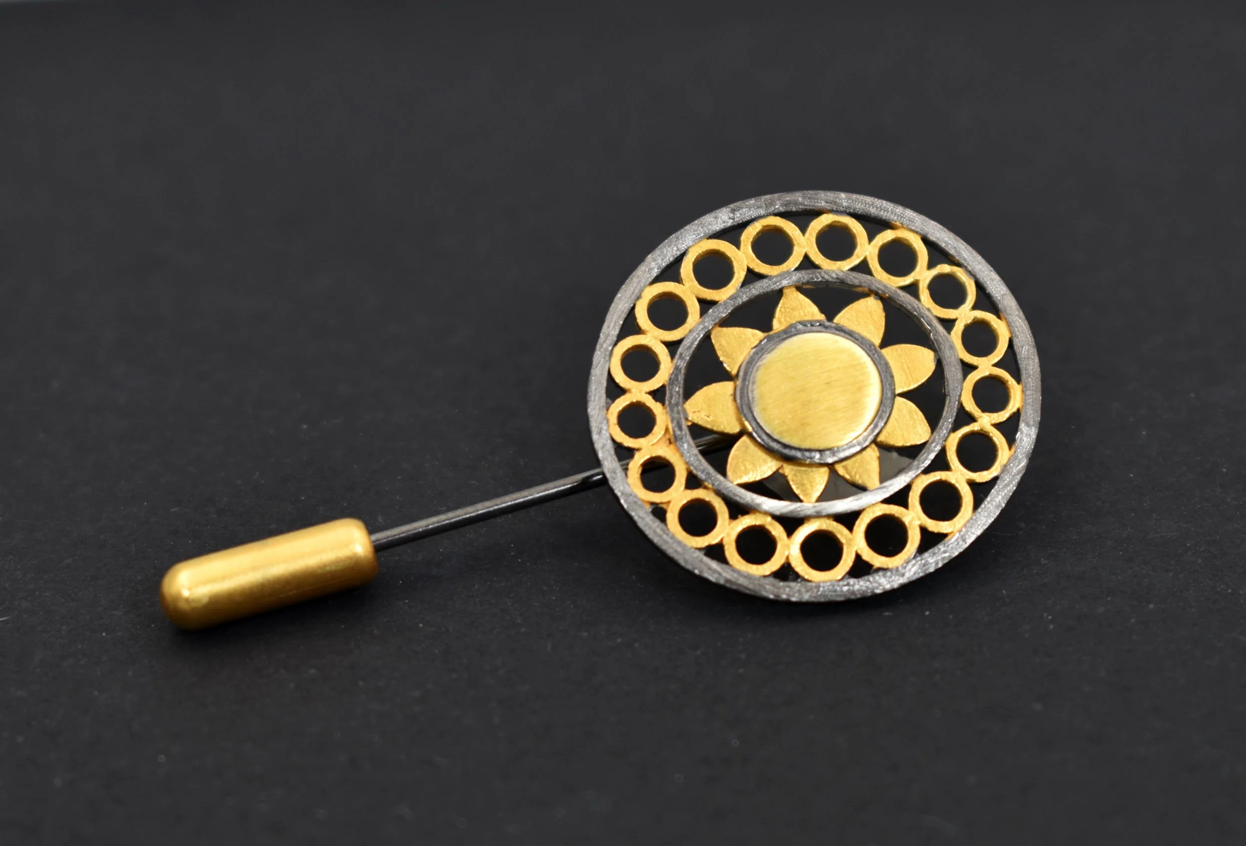 helios brooch black+gold-DSC_3068.jpg