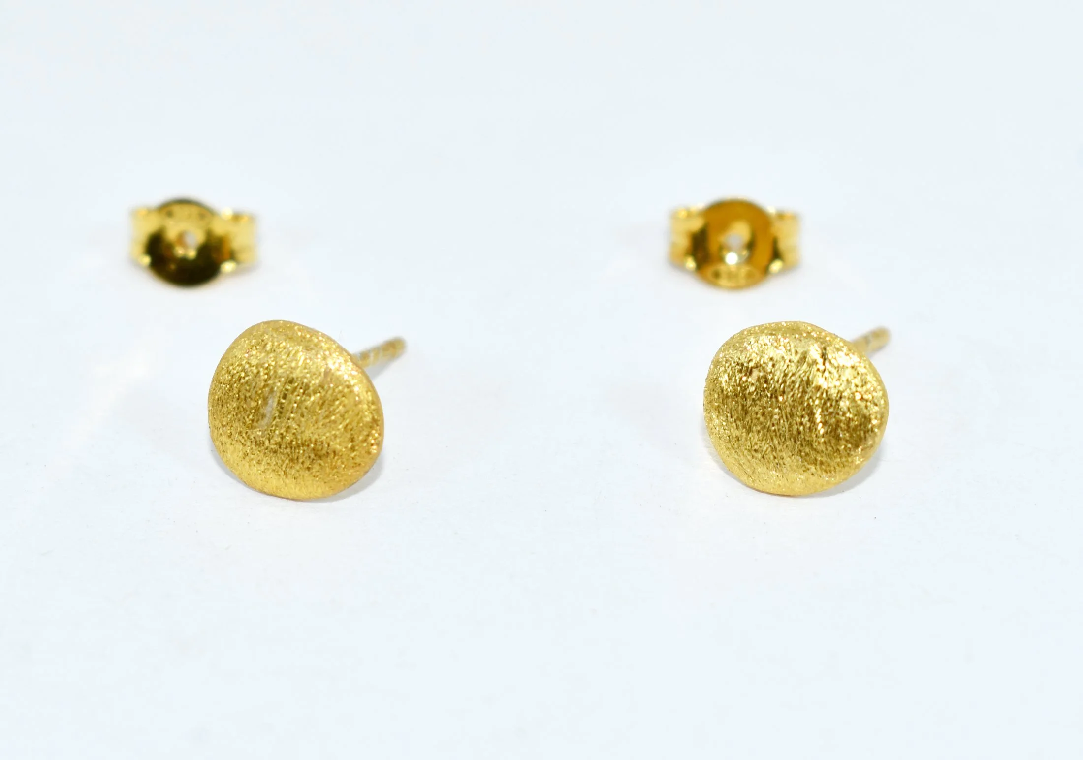 circle stud gold - DSC_0884.jpg