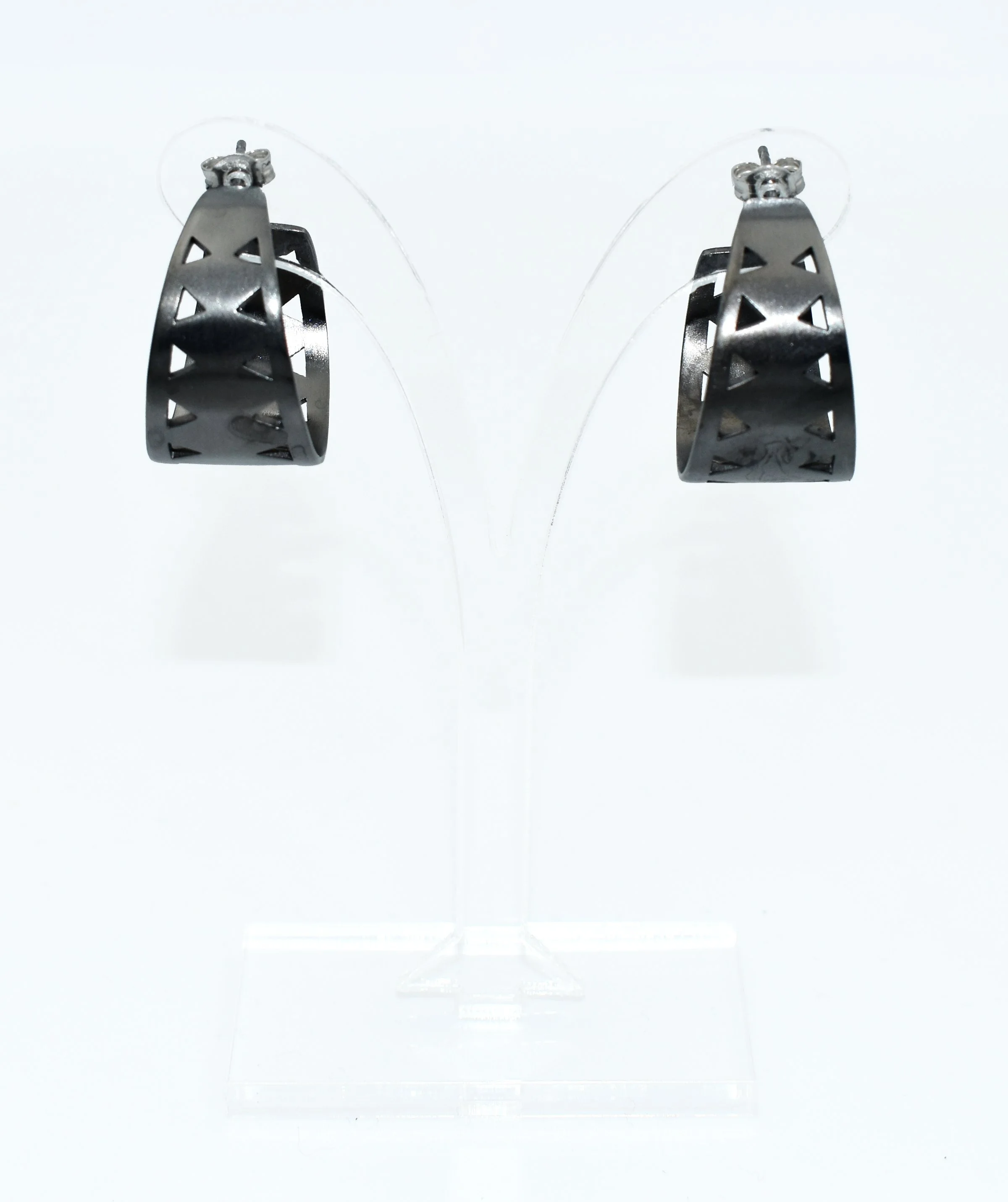 black triangle hoops DSC_3776.jpg