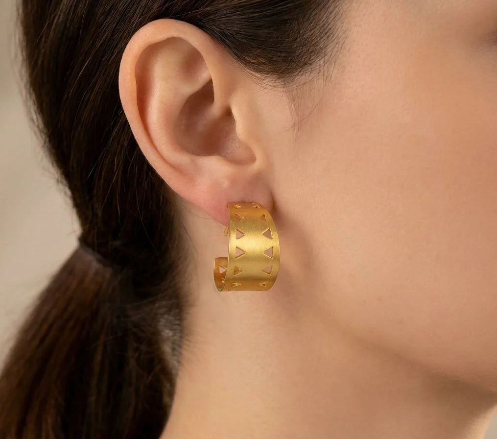 gold_triangle_hoops_DSC_3891.jpg_202606021210s.jpg