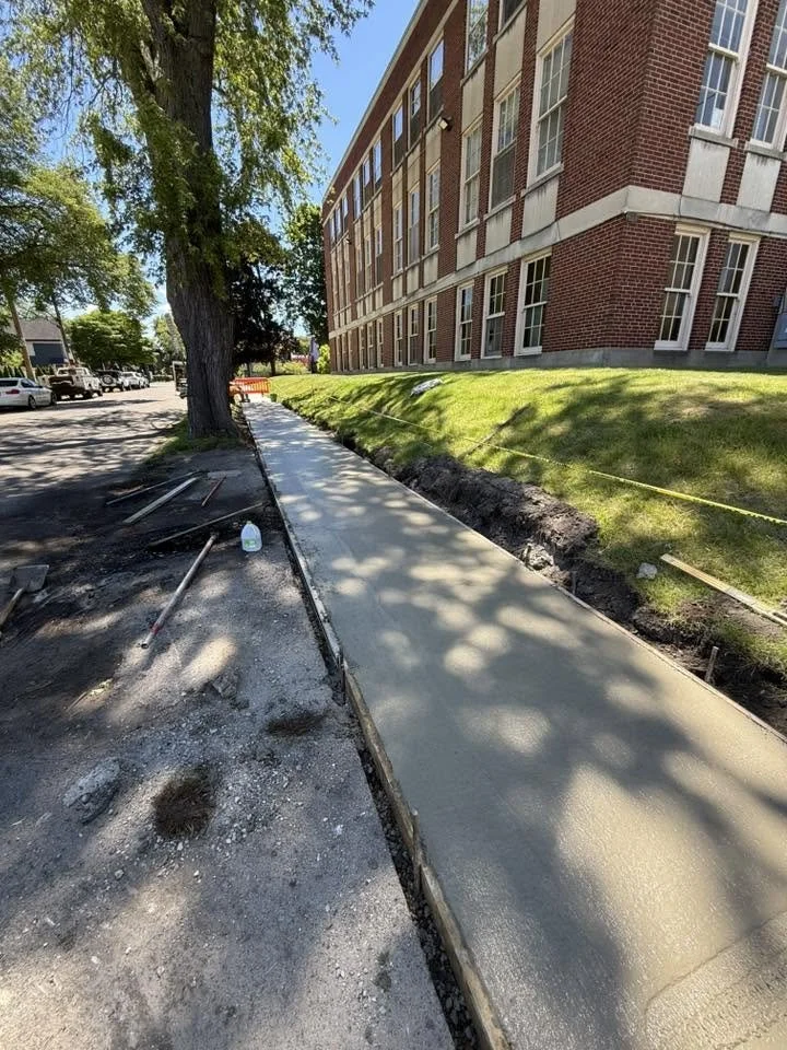dyouville sidewalk 1.jpg
