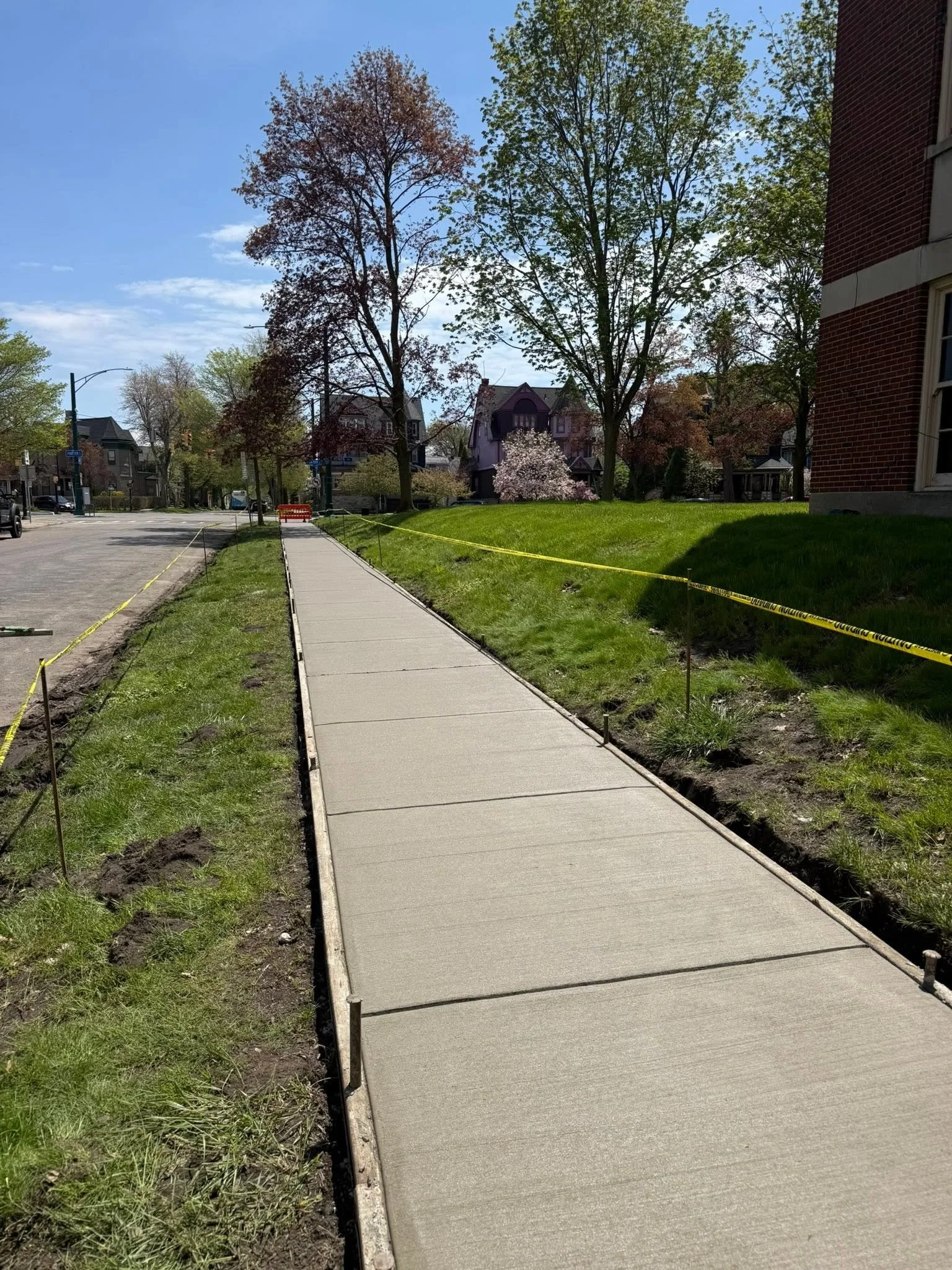 long sidewalk dyouville.jpg