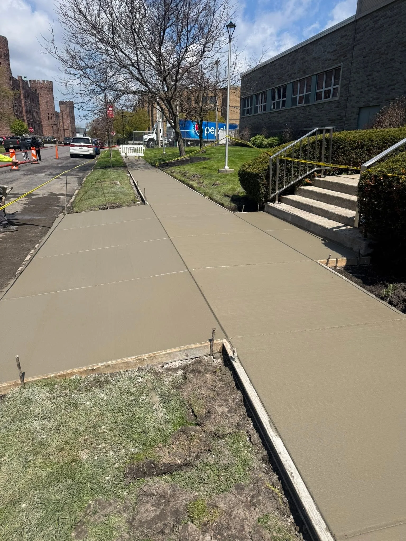 sidewalk and aprin dyouville.jpg