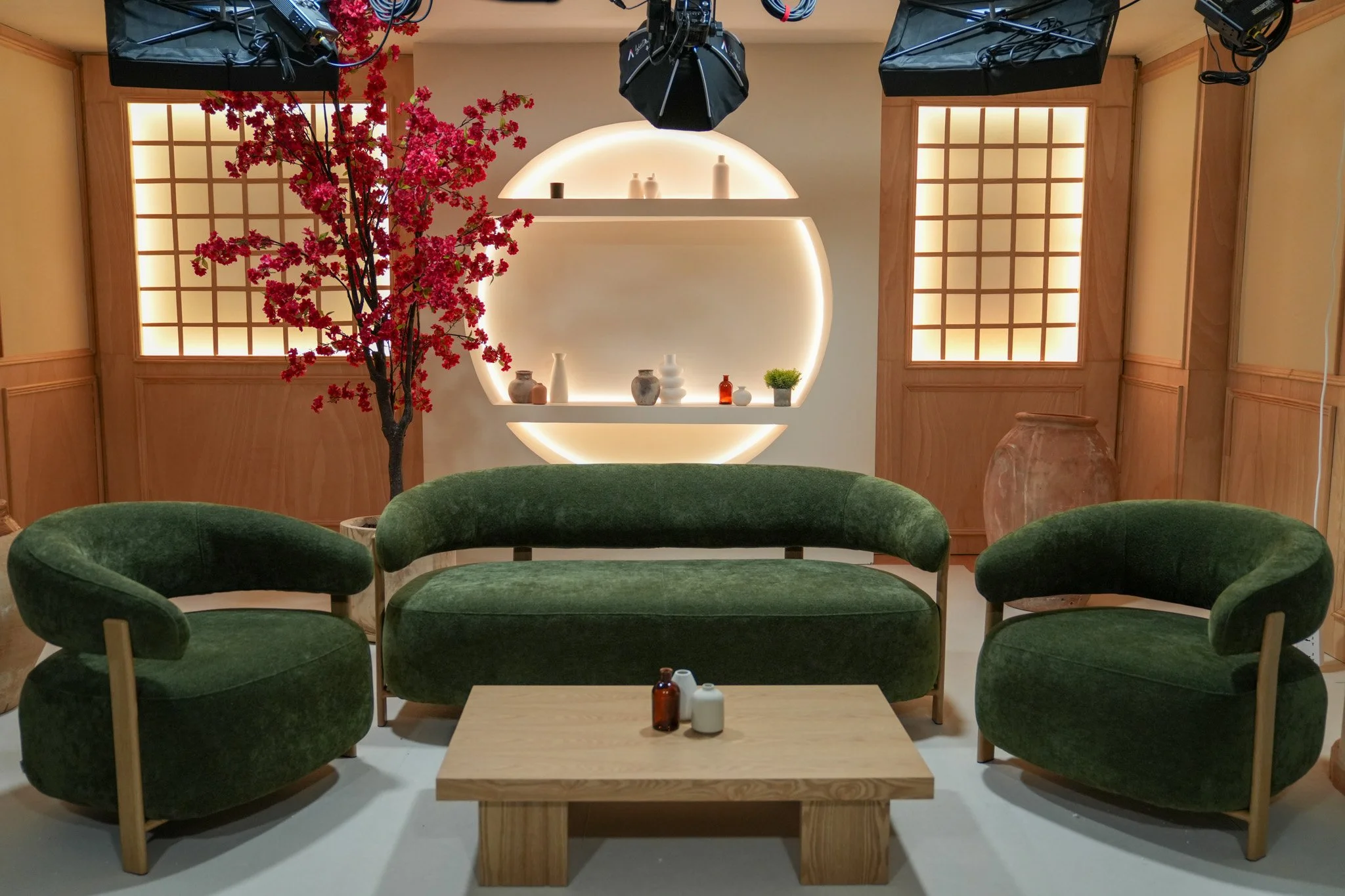 Set de podcast en estudio profesional de universal podcast en Barcelona