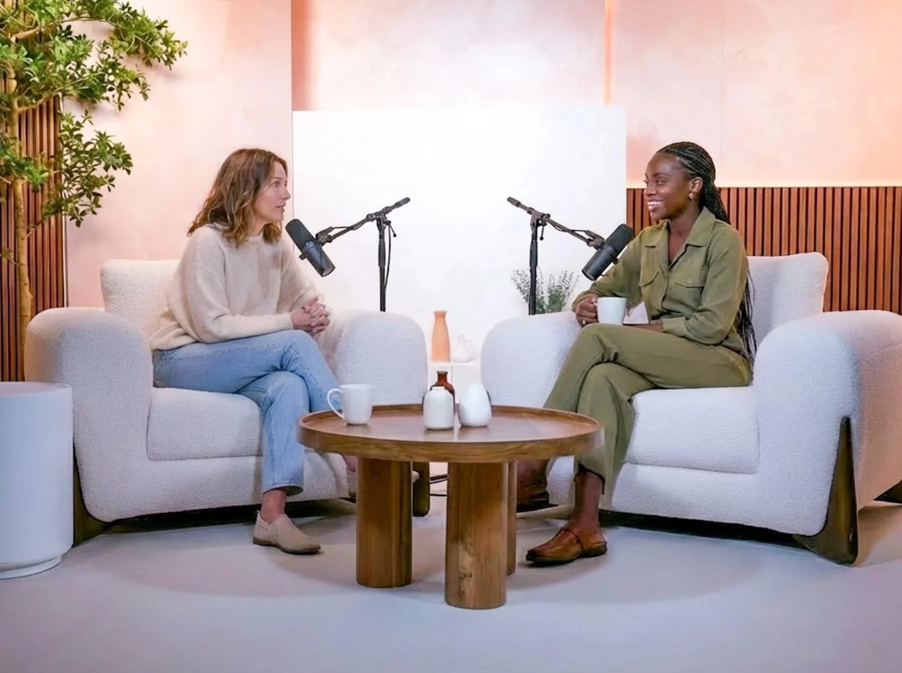 Grabación de podcast en estudio profesional de universal podcast en Barcelona