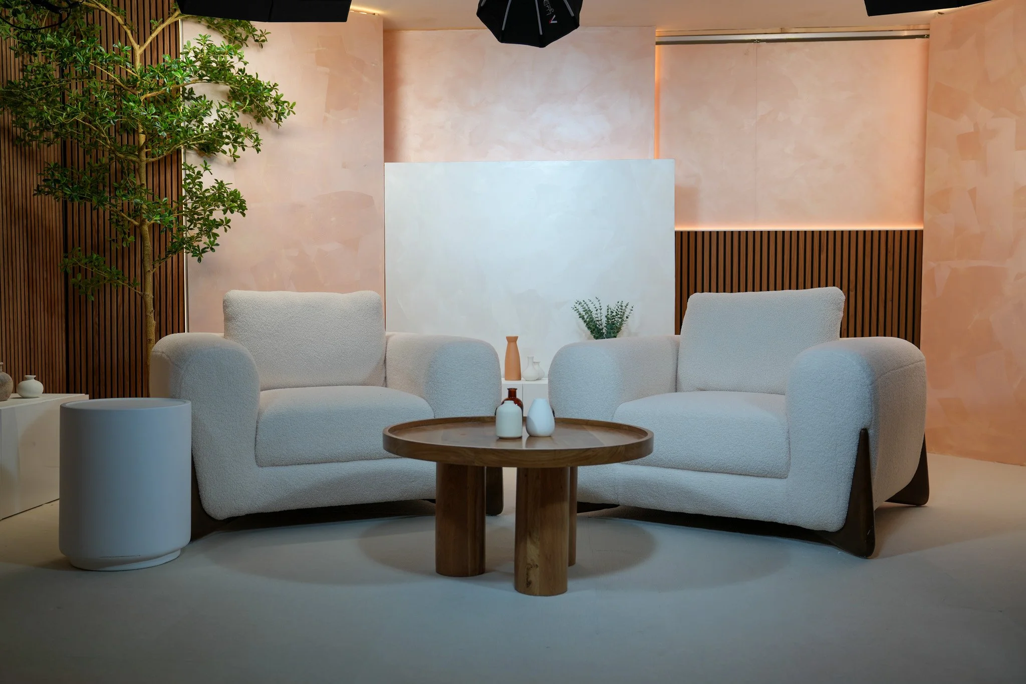 Estudio de podcast moderno en Barcelona con set de grabación profesional