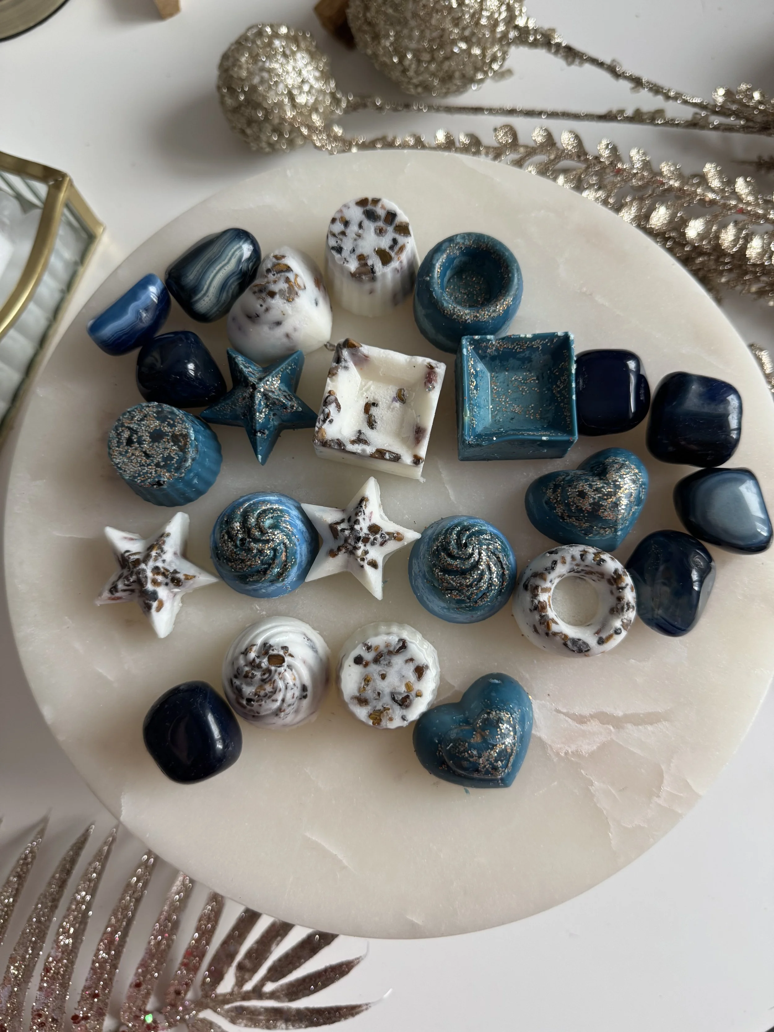 Ceara naturala de soia ritualizata - Purificare & Putere -  cu Tamaie de Rege, uleiuri esentiale naturale provenienta India, plante naturale si chips-uri de cristale 