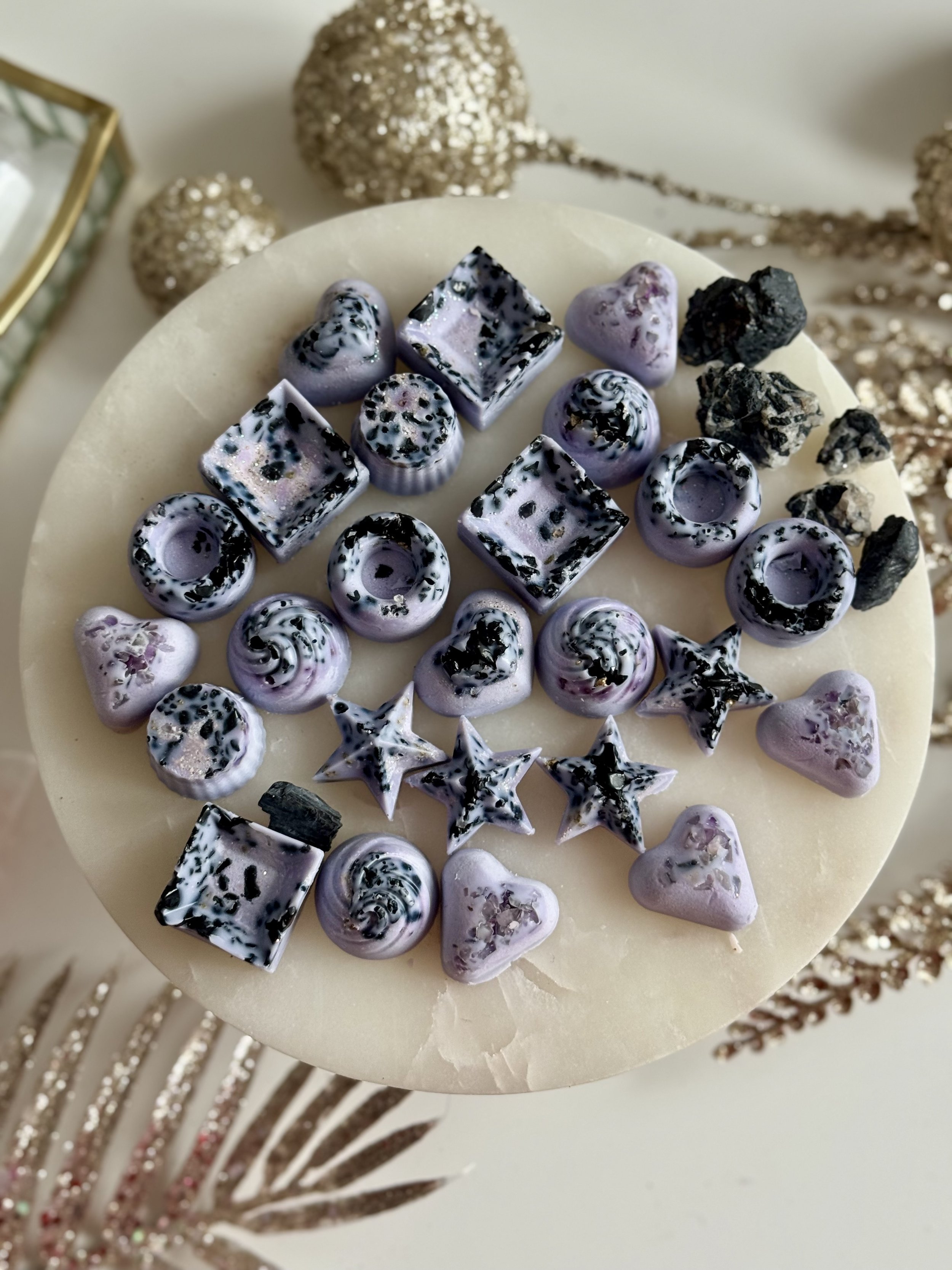 Ceara naturala de soia ritualizata - Protectie si Impamantare  -  cu Tamaie de Rege, uleiuri esentiale naturale provenienta India, plante naturale si chips-uri de cristale 