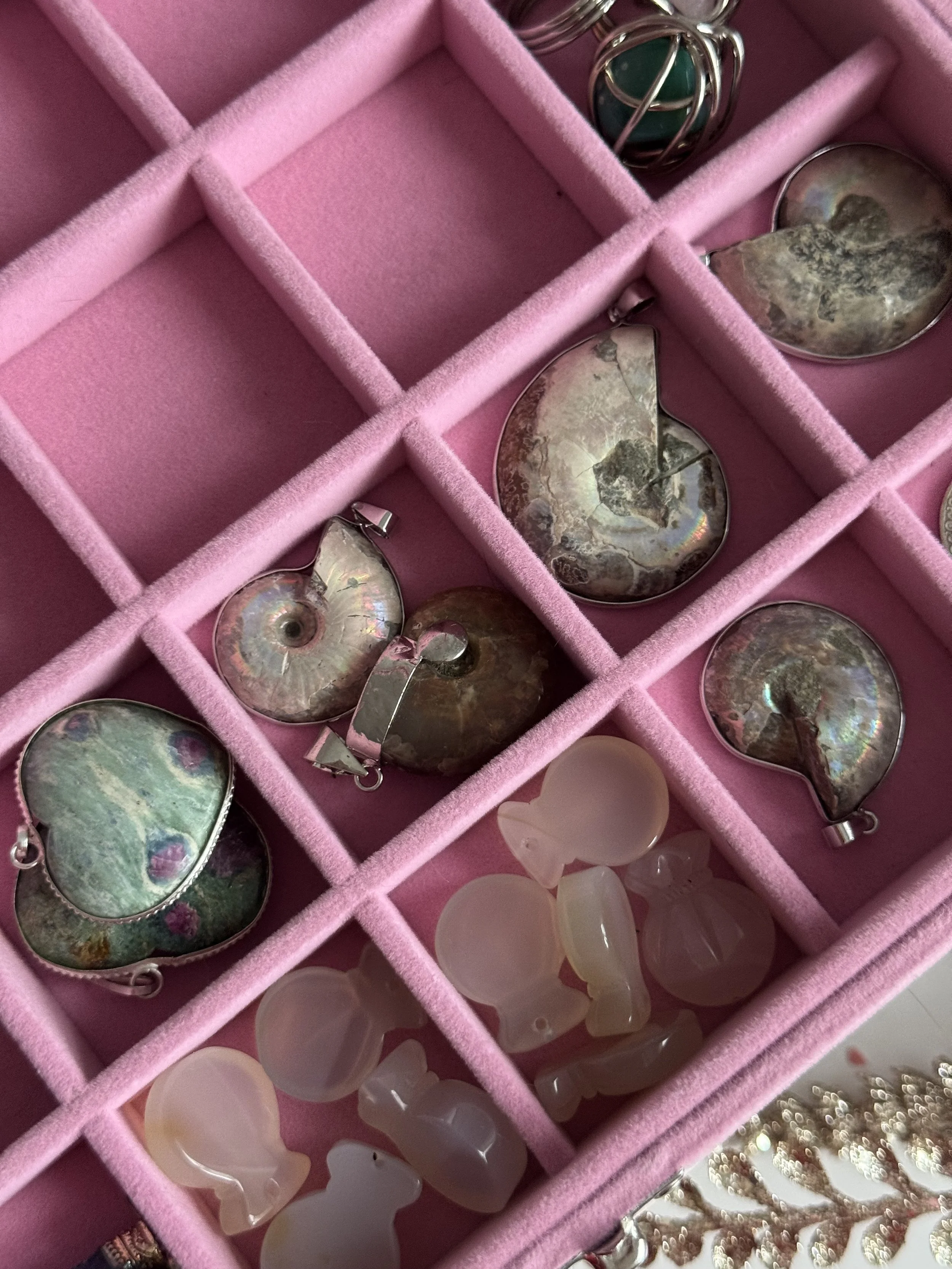 Bijuterii din cristale naturale 