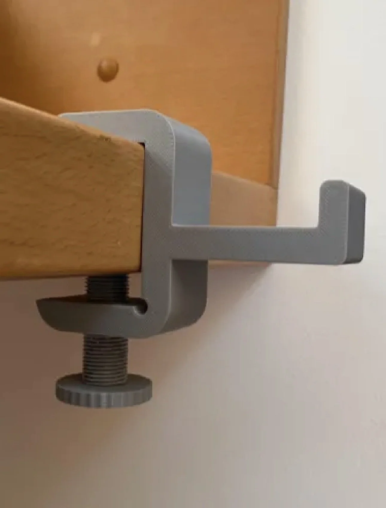 Table side headphone stand