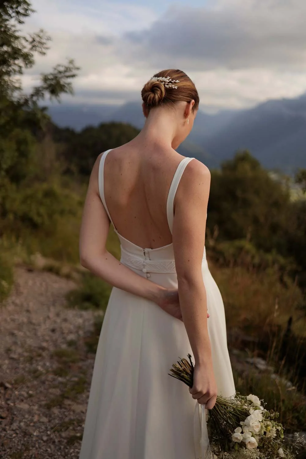 marianna-robe-de-mariee-longue-simple-dos-nu-bretelles-evase-maison-lemoine (2).jpg