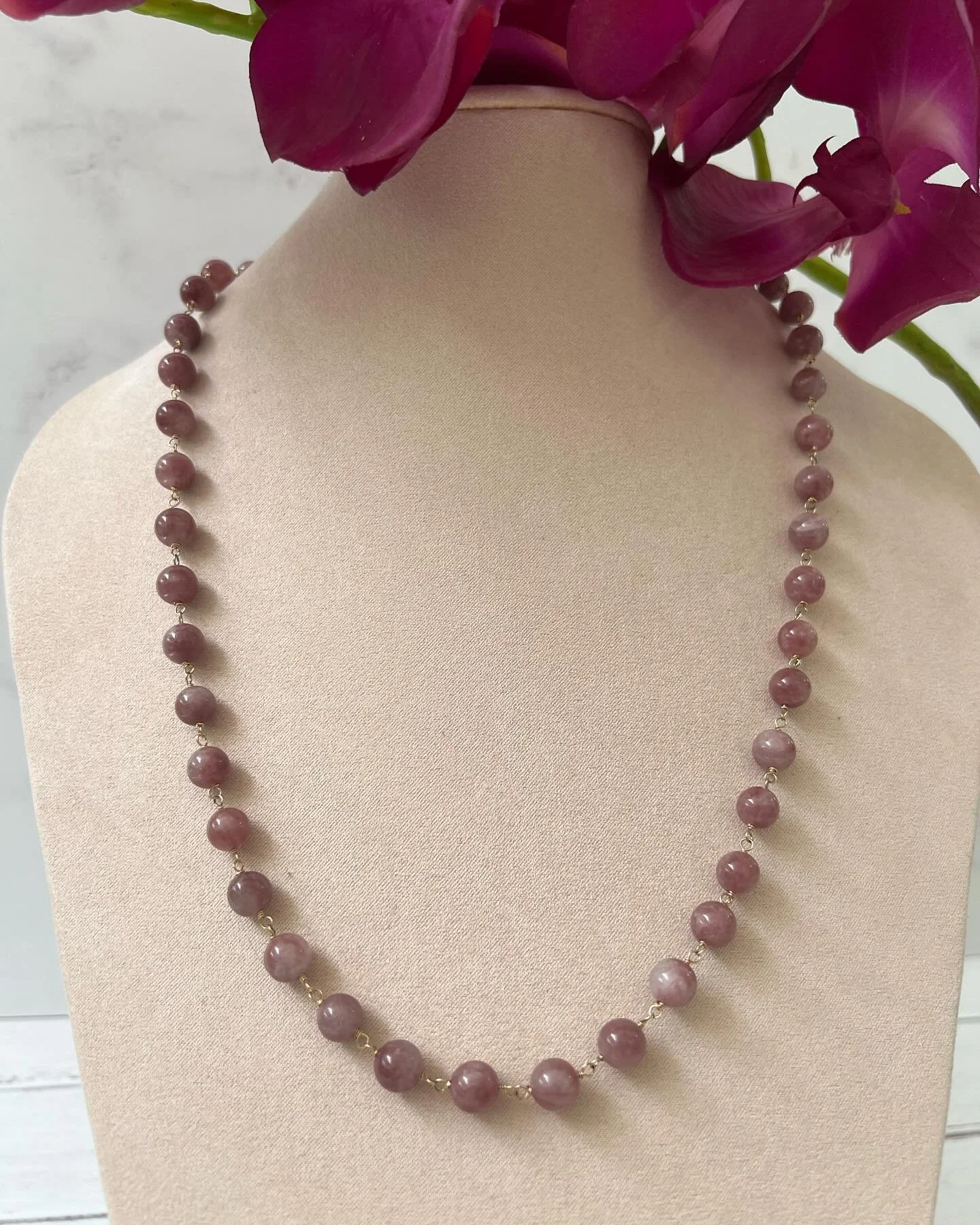 Cuarzo rosa🌸 #summervibes #piedrasnaturales #goldfillednecklace