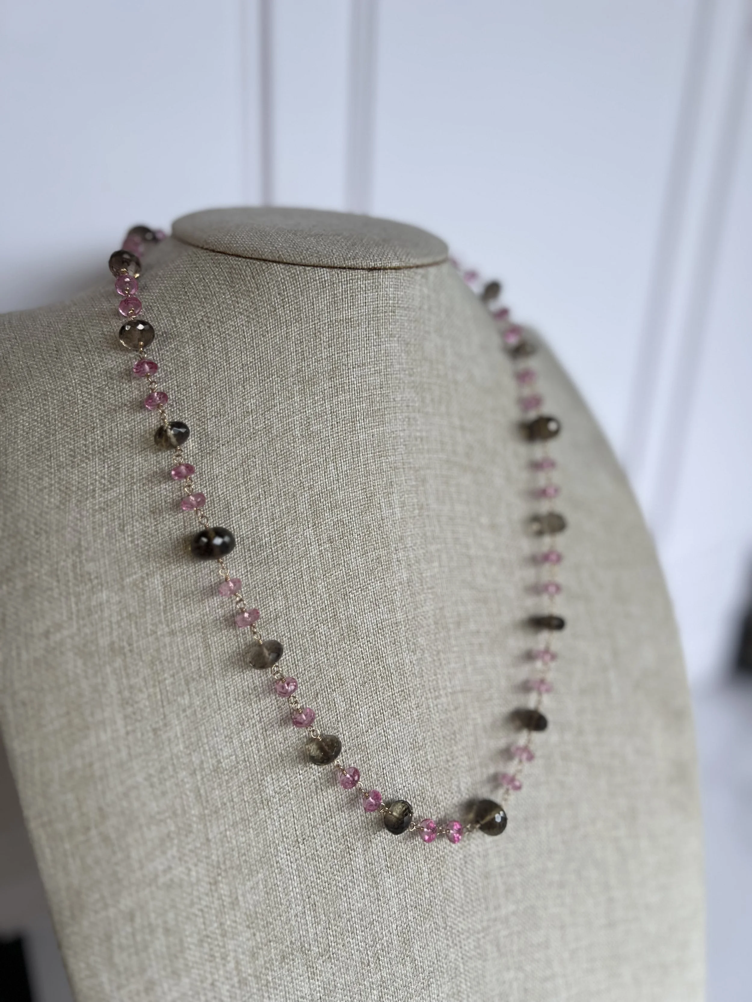 Colección Rosas. Gargantilla Nube de Rosa