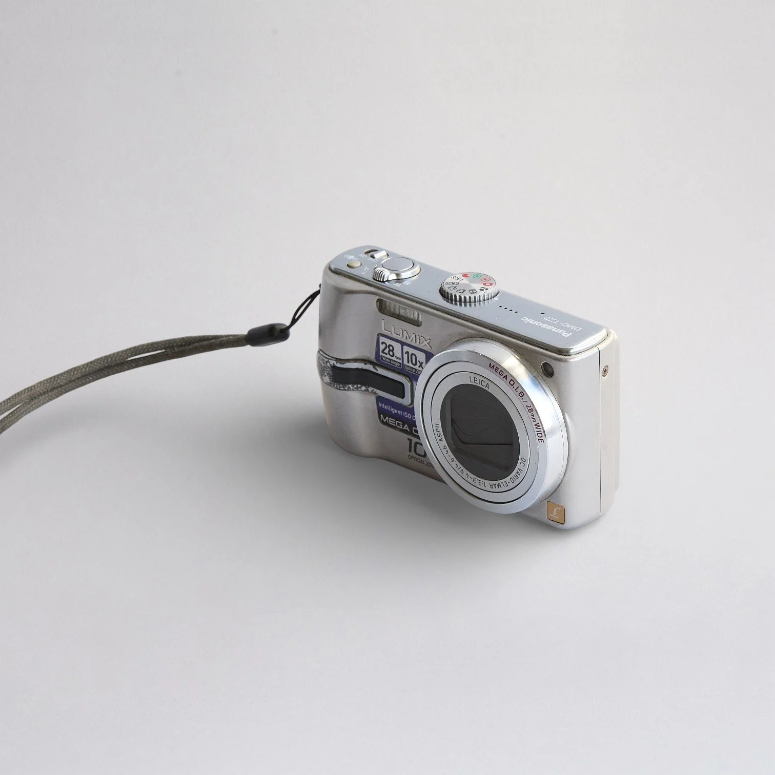 Panasonic-Lumix-DMC-TZ3-Curated-By-Carolina-Sosa-Abó