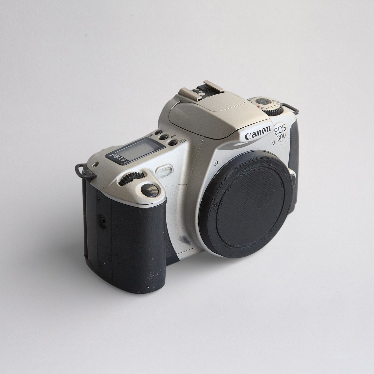 Canon-EOS-300-Curated-By-Carolina-Sosa-Abó