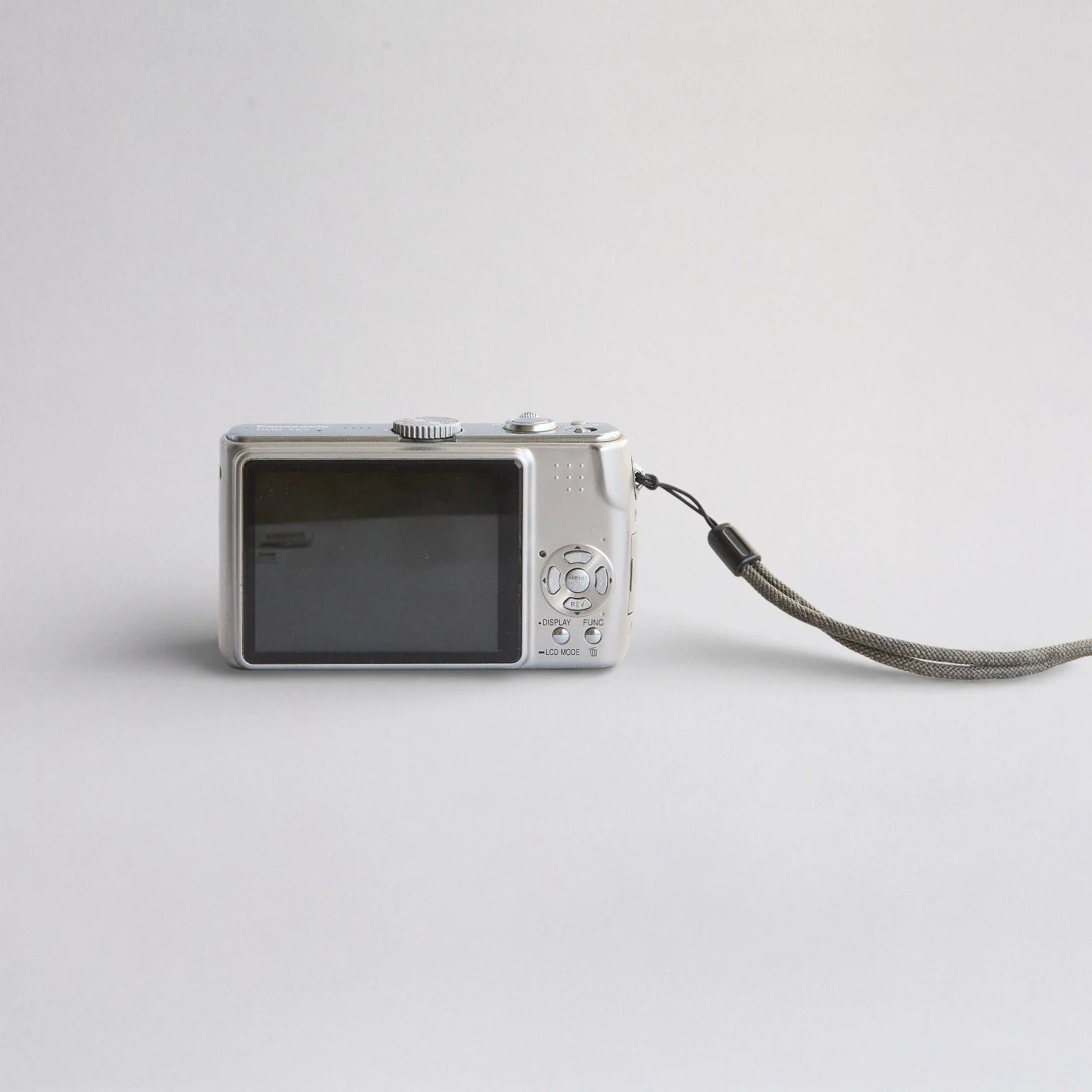 Panasonic-Lumix-DMC-TZ3-Curated-By-Carolina-Sosa-Abó