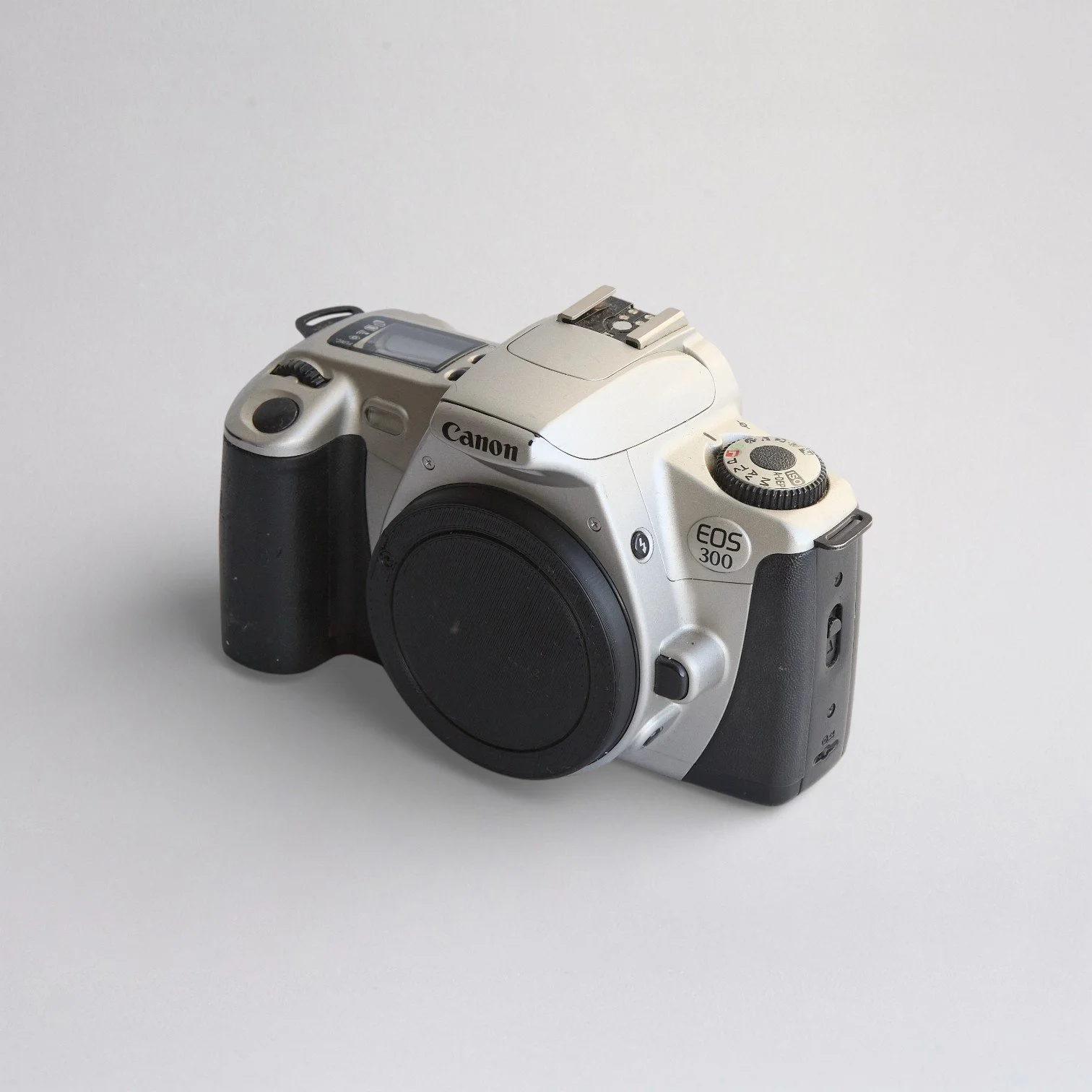 Canon-EOS-300-Curated-By-Carolina-Sosa-Abó