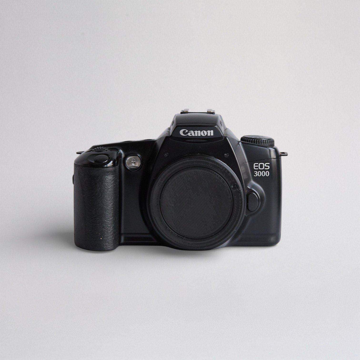 Canon-EOS-3000-Curated-By-Carolina-Sosa-Abó