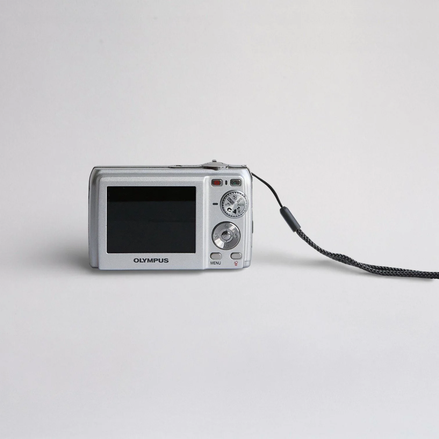 Olympus-FE-200-Curated-By-Carolina-Sosa-Abó