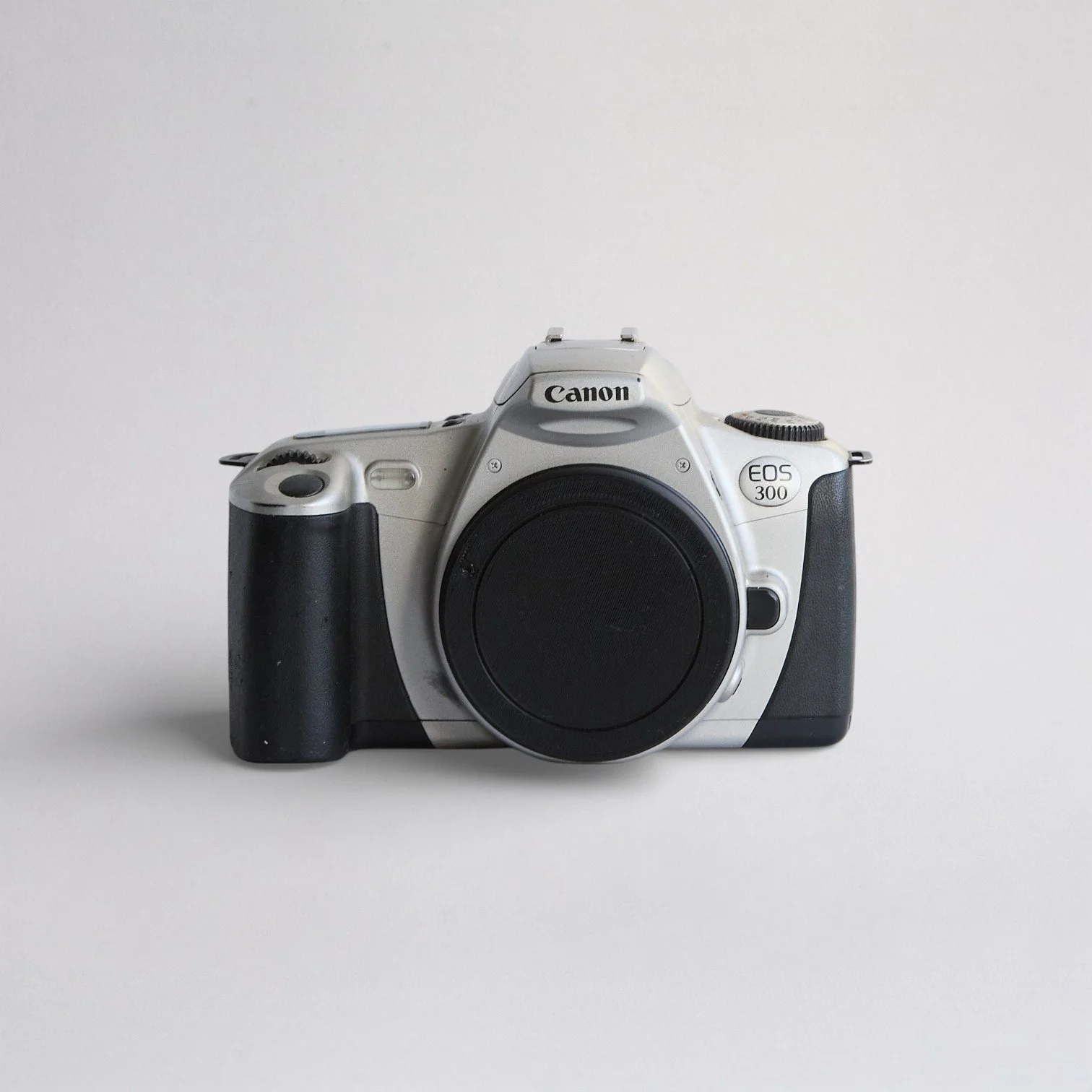 Canon-EOS-300-Curated-By-Carolina-Sosa-Abó