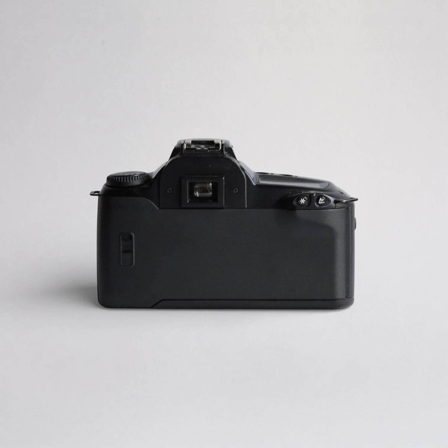 Canon-EOS-3000-Curated-By-Carolina-Sosa-Abó