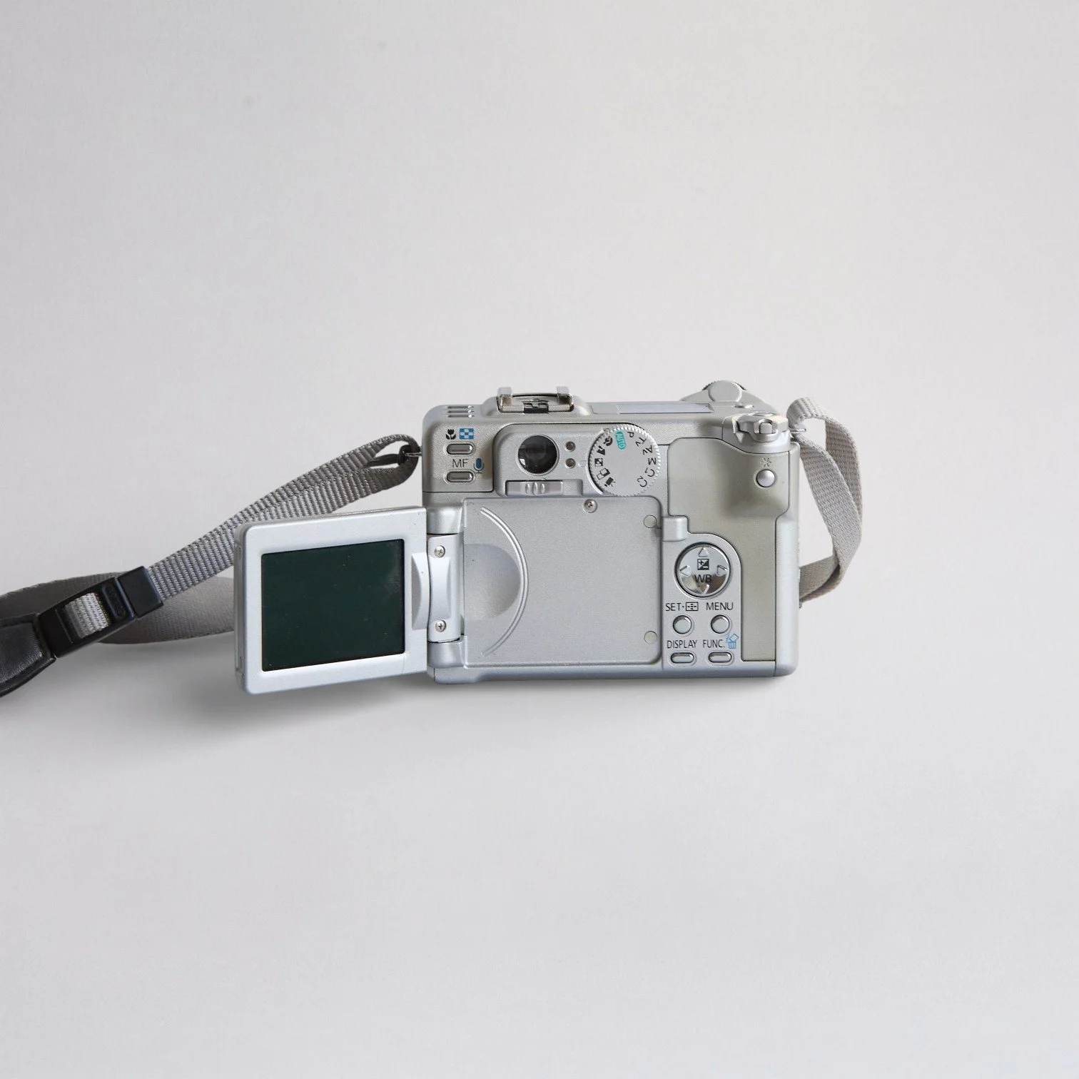 Canon-Powershot-G6-Curated-By-Carolina-Sosa-Abó