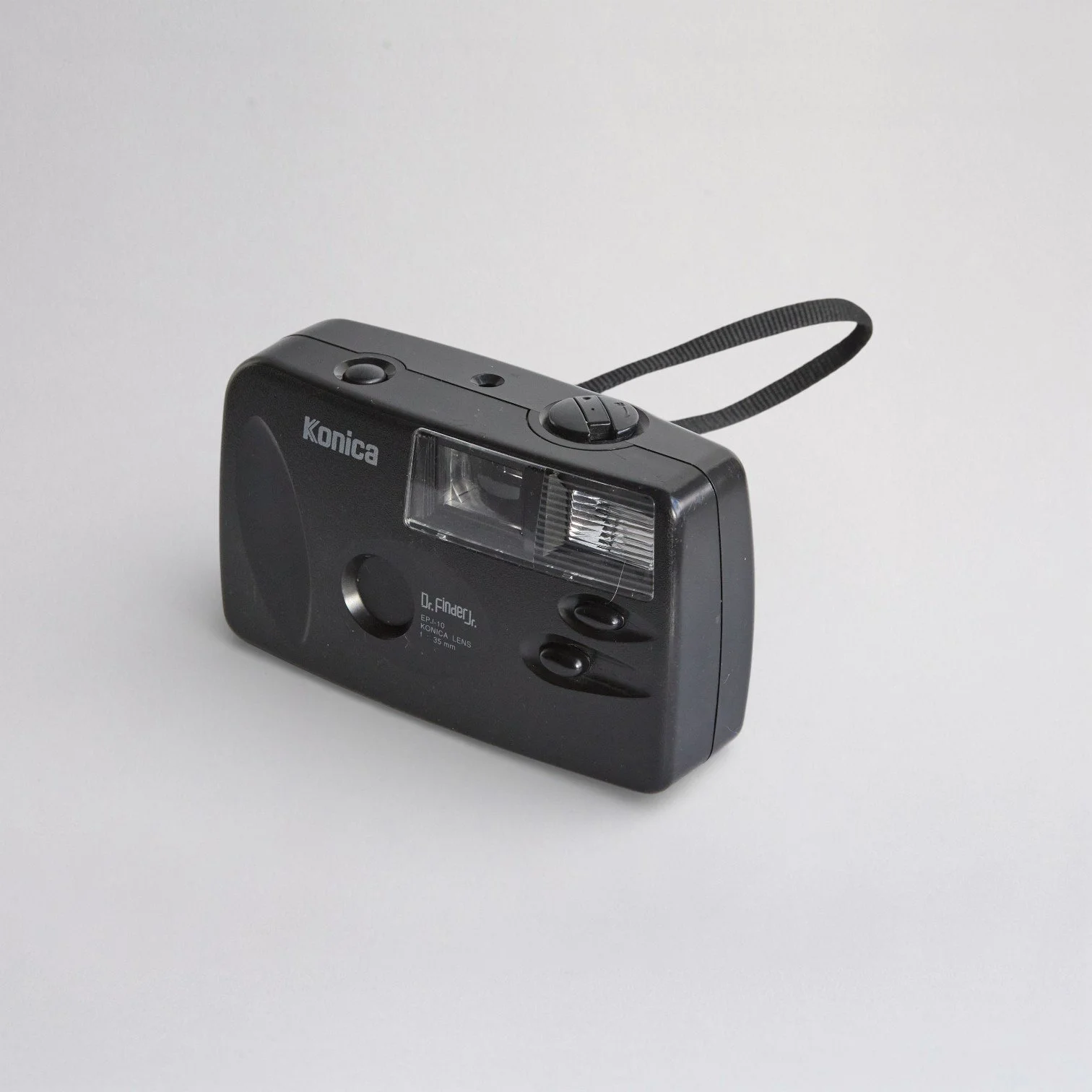 Konica-Dr-Finder-Jr-Curated-By-Carolina-Sosa-Abó