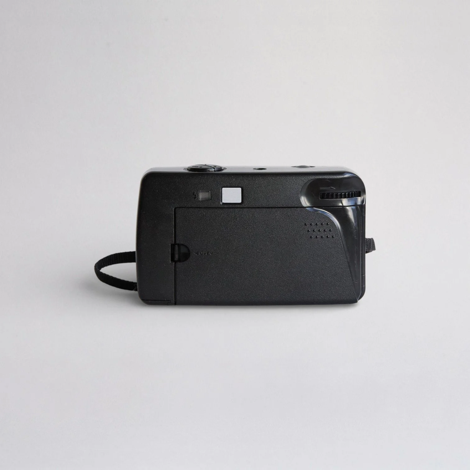 Konica-Dr-Finder-Jr-Curated-By-Carolina-Sosa-Abó