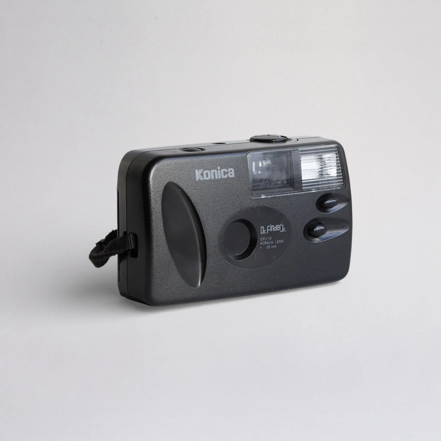 Konica-Dr-Finder-Jr-Curated-By-Carolina-Sosa-Abó