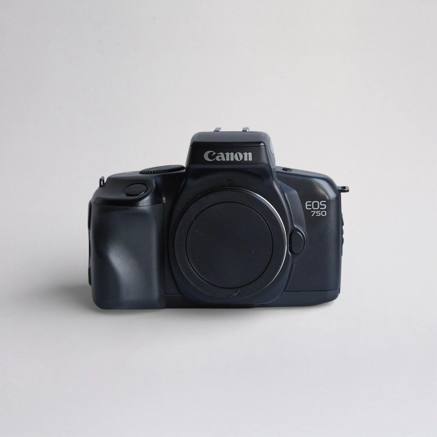 Canon-EOS-750-Curated-By-Carolina-Sosa-Abó