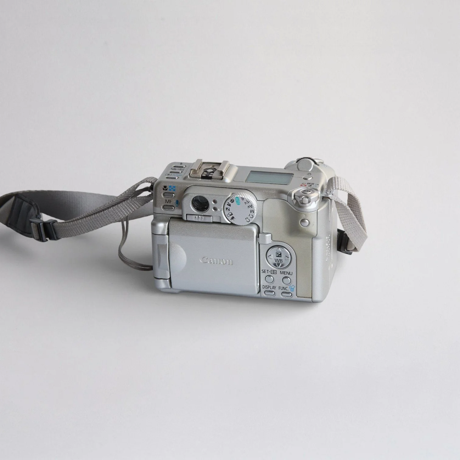 Canon-Powershot-G6-Curated-By-Carolina-Sosa-Abó