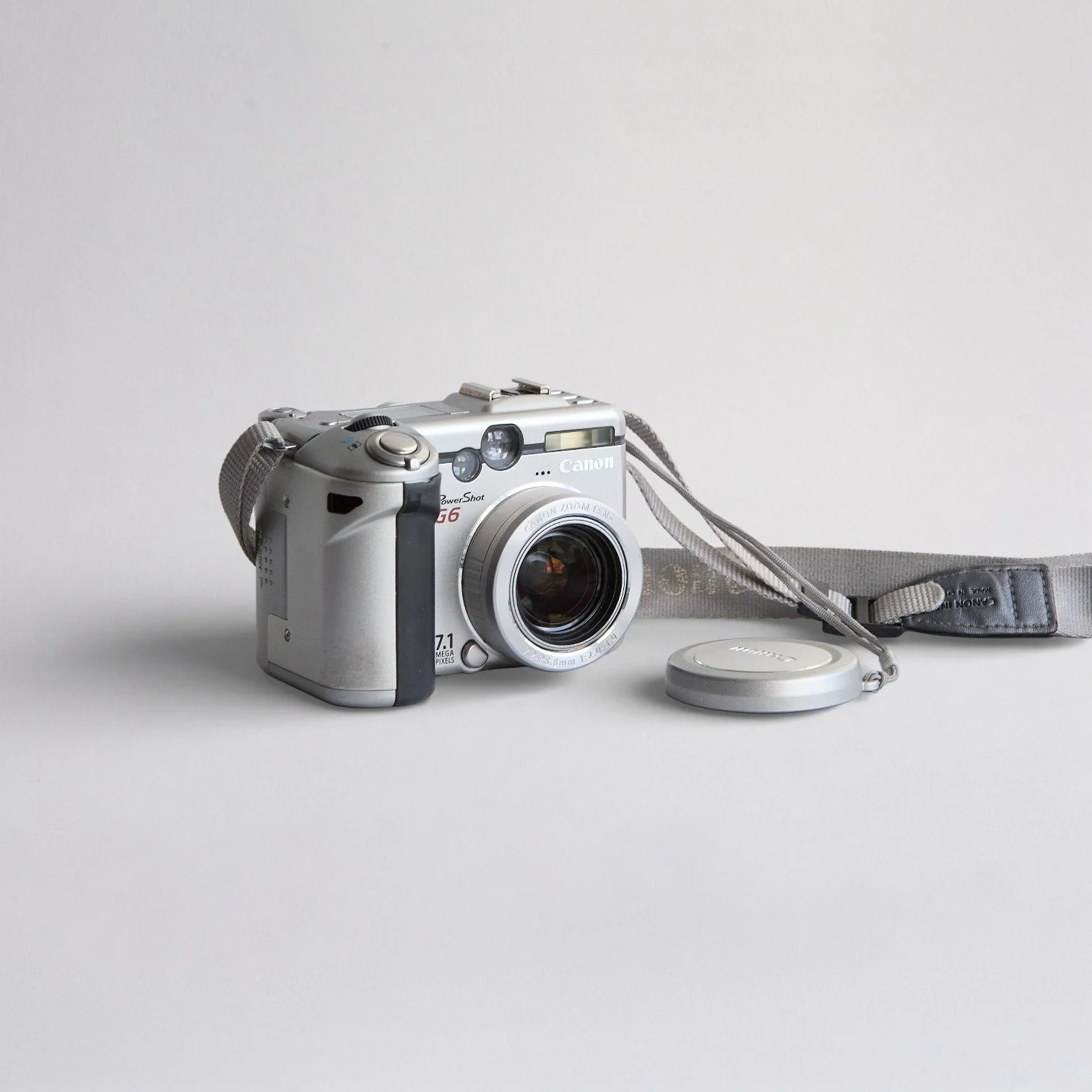 Canon-Powershot-G6-Curated-By-Carolina-Sosa-Abó