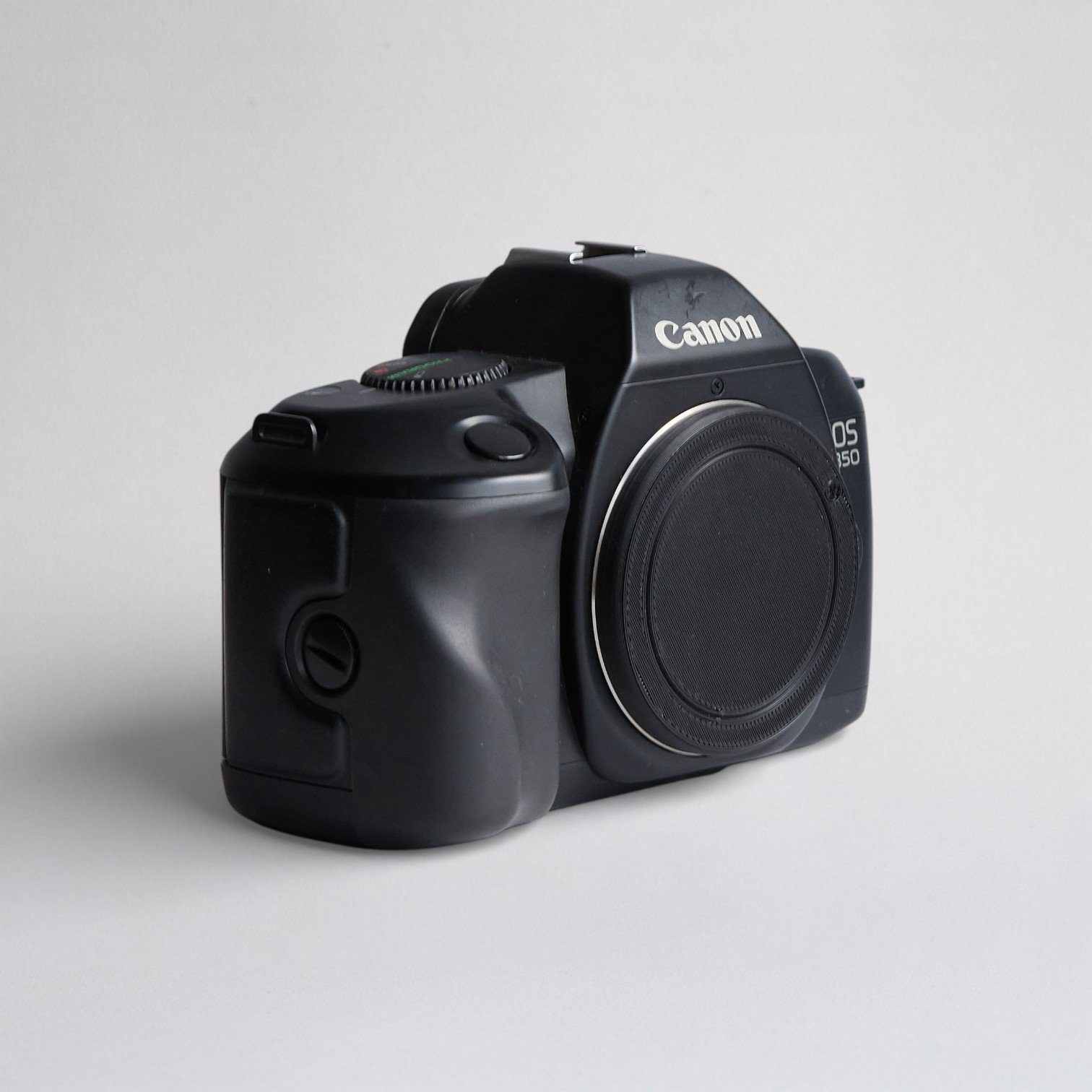 Canon-EOS-850-Curated-By-Carolina-Sosa-Abó