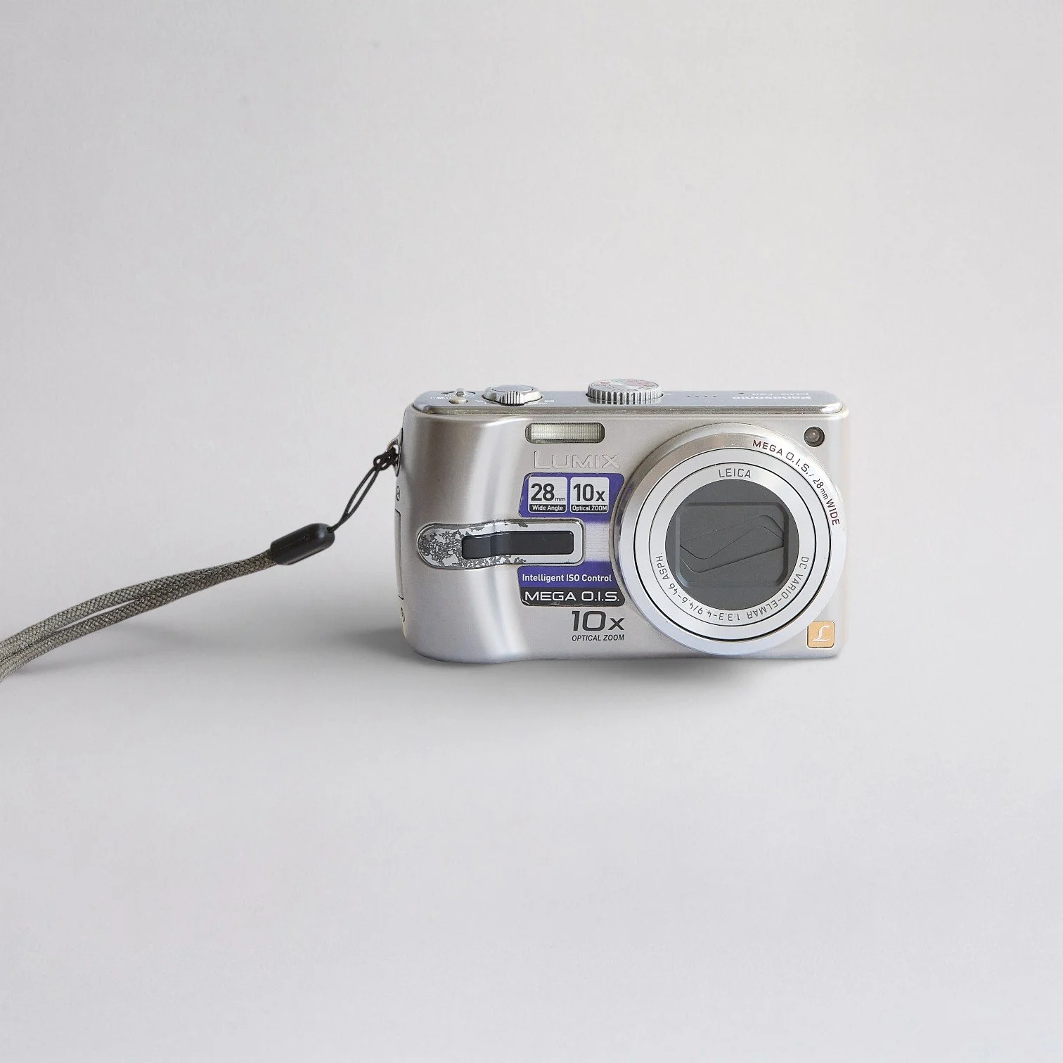 Panasonic-Lumix-DMC-TZ3-Curated-By-Carolina-Sosa-Abó