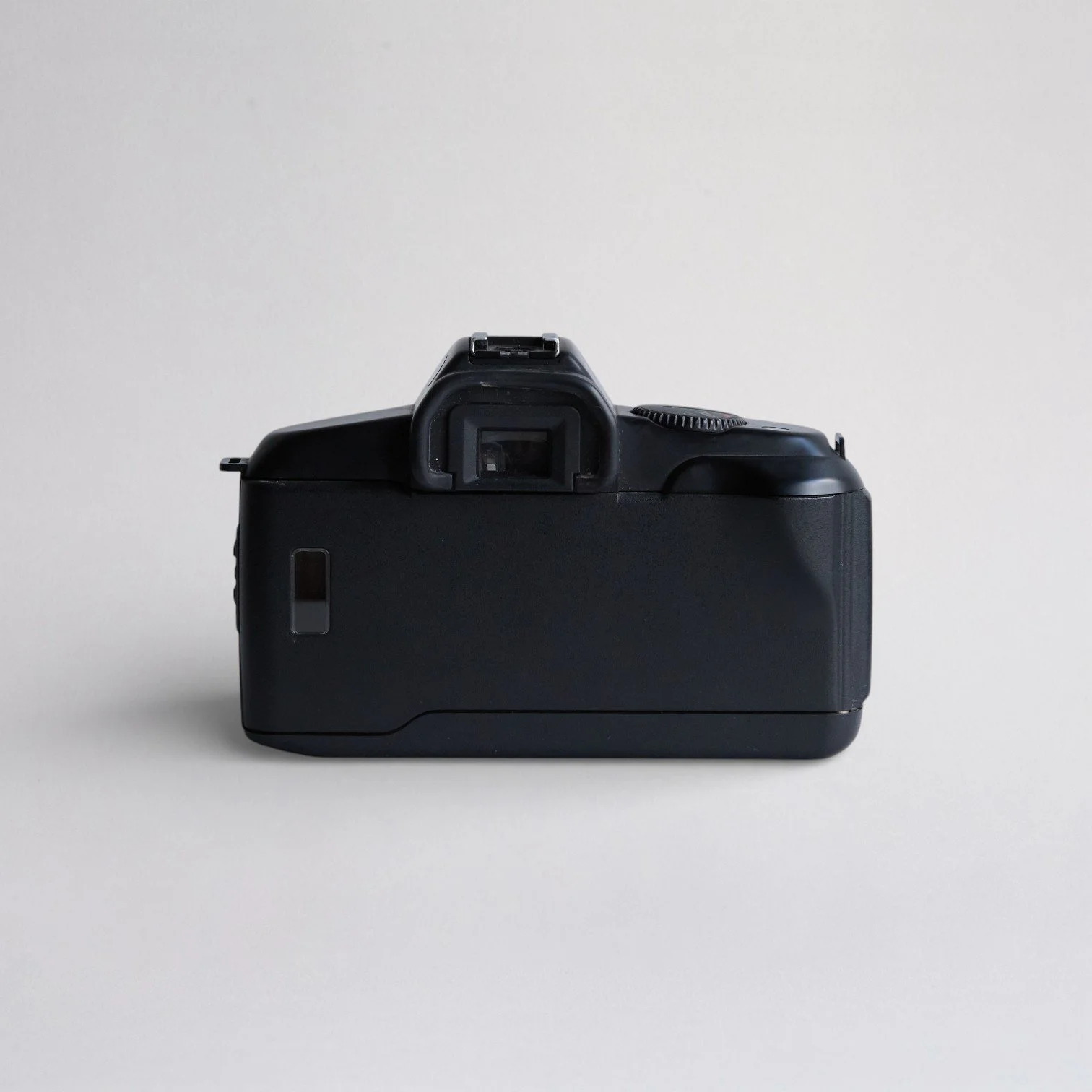 Canon-EOS-850-Curated-By-Carolina-Sosa-Abó