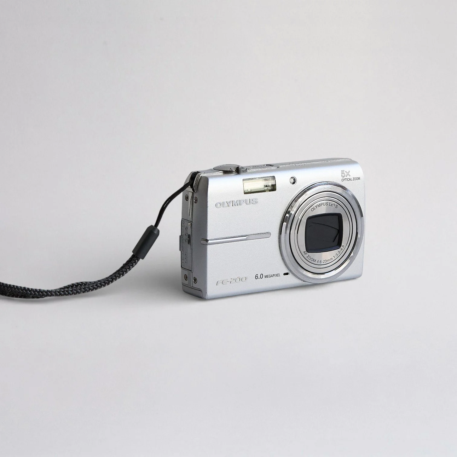 Olympus-FE-200-Curated-By-Carolina-Sosa-Abó