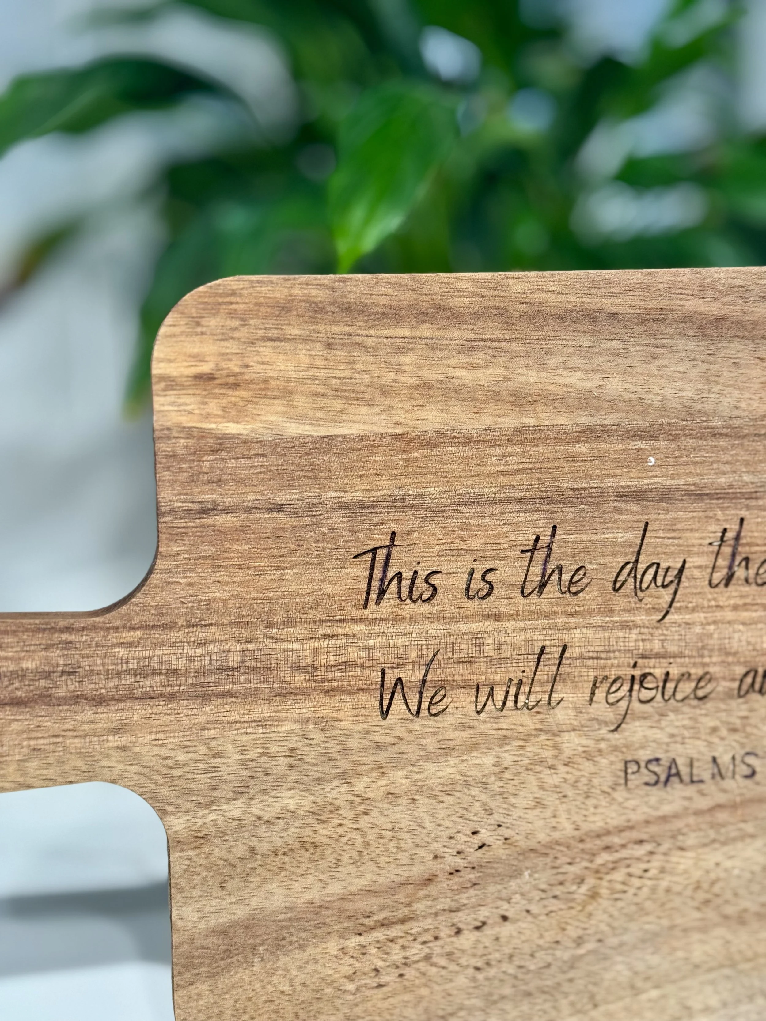 Handled Cutting Board Close Up.jpg