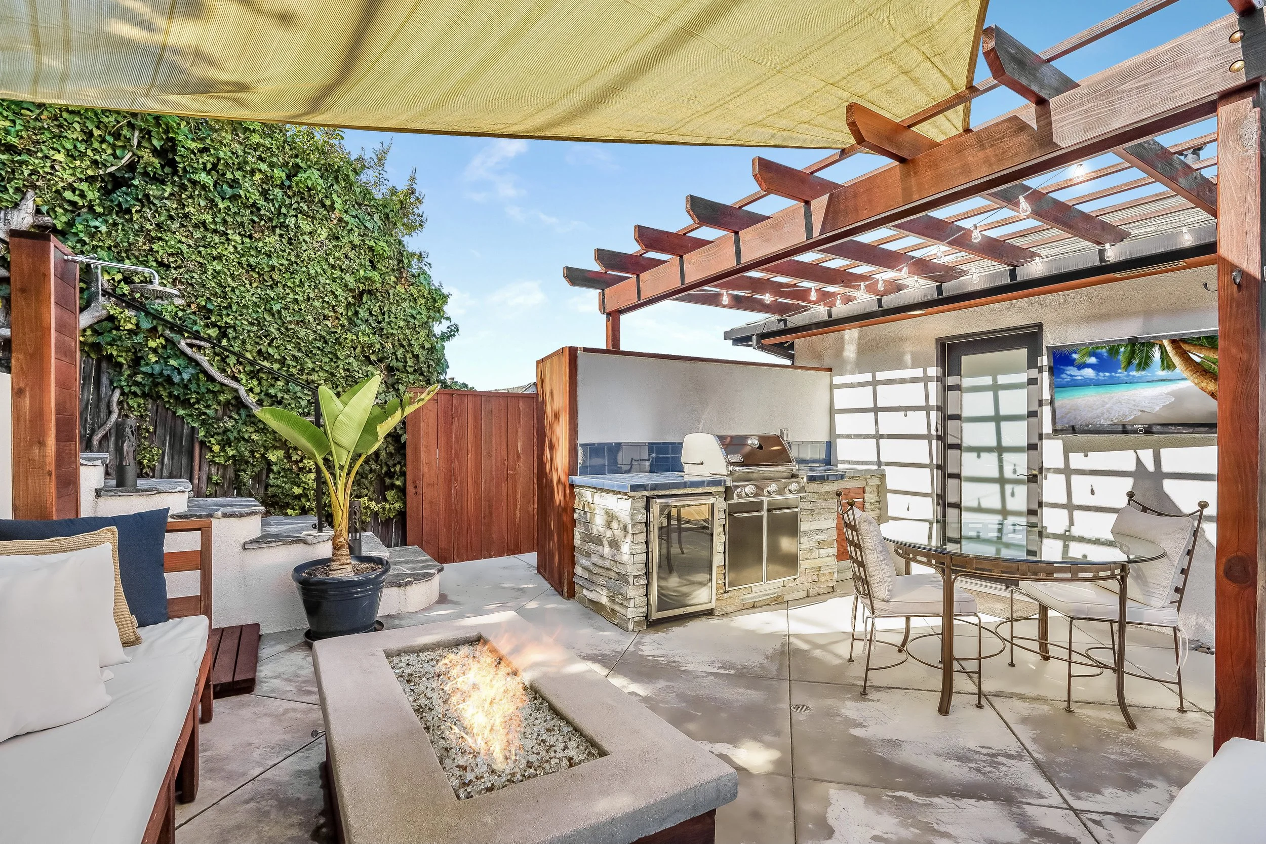 Outdoor kitchen with gas barbeque